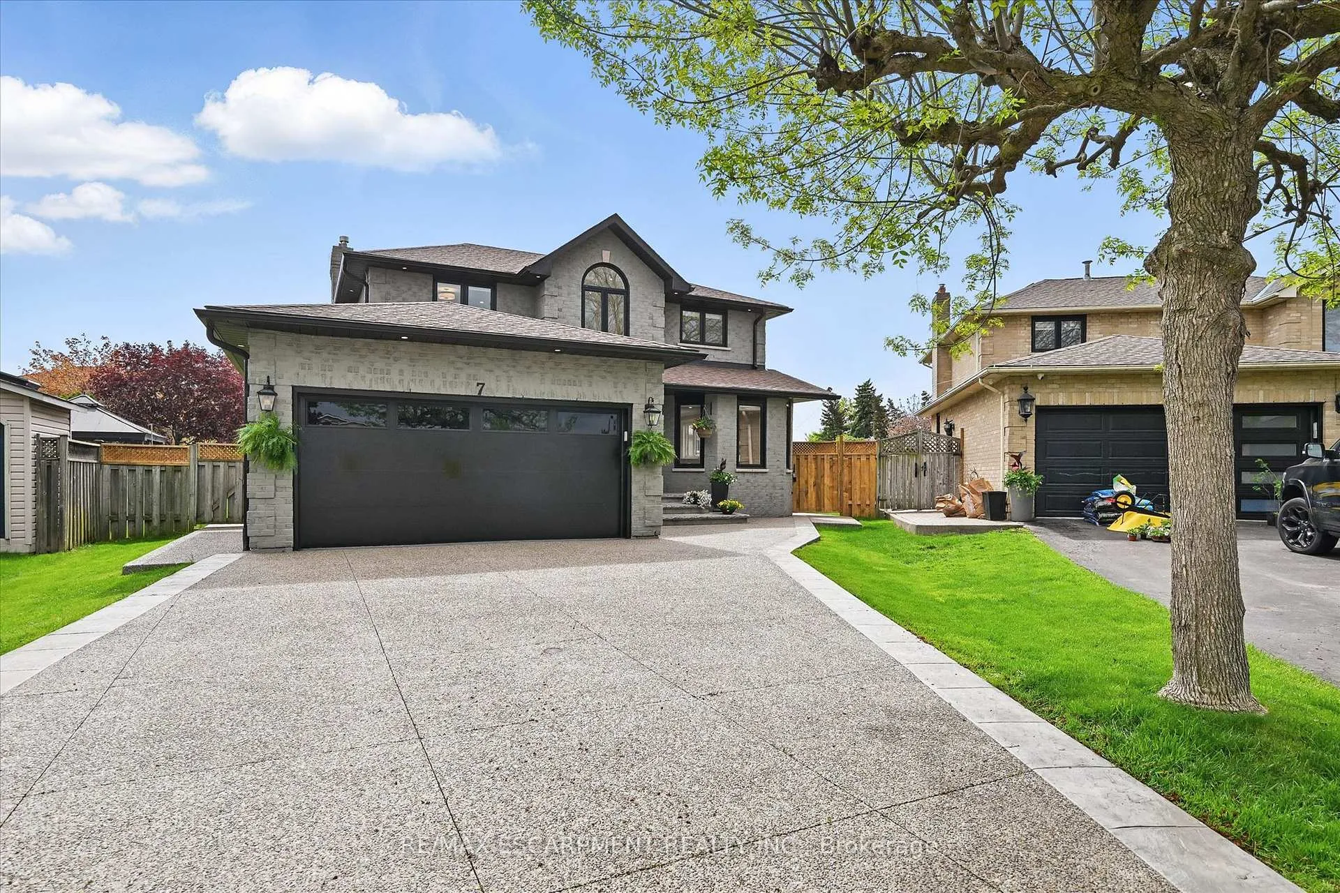 Photo 2 of 7 Grandview Avenue, Hamilton, Lakeshore — HOMEH
