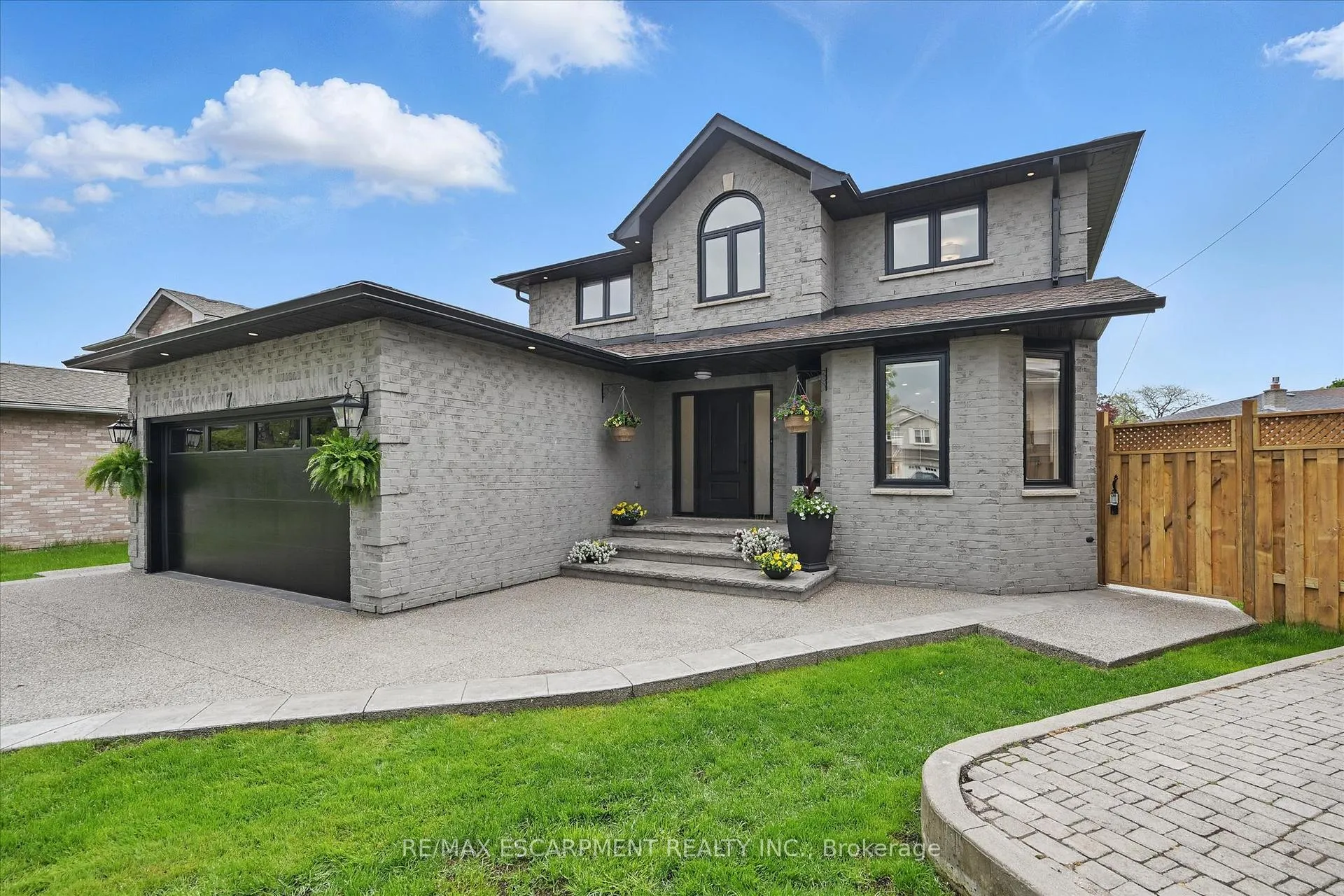 Photo 3 of 7 Grandview Avenue, Hamilton, Lakeshore — HOMEH