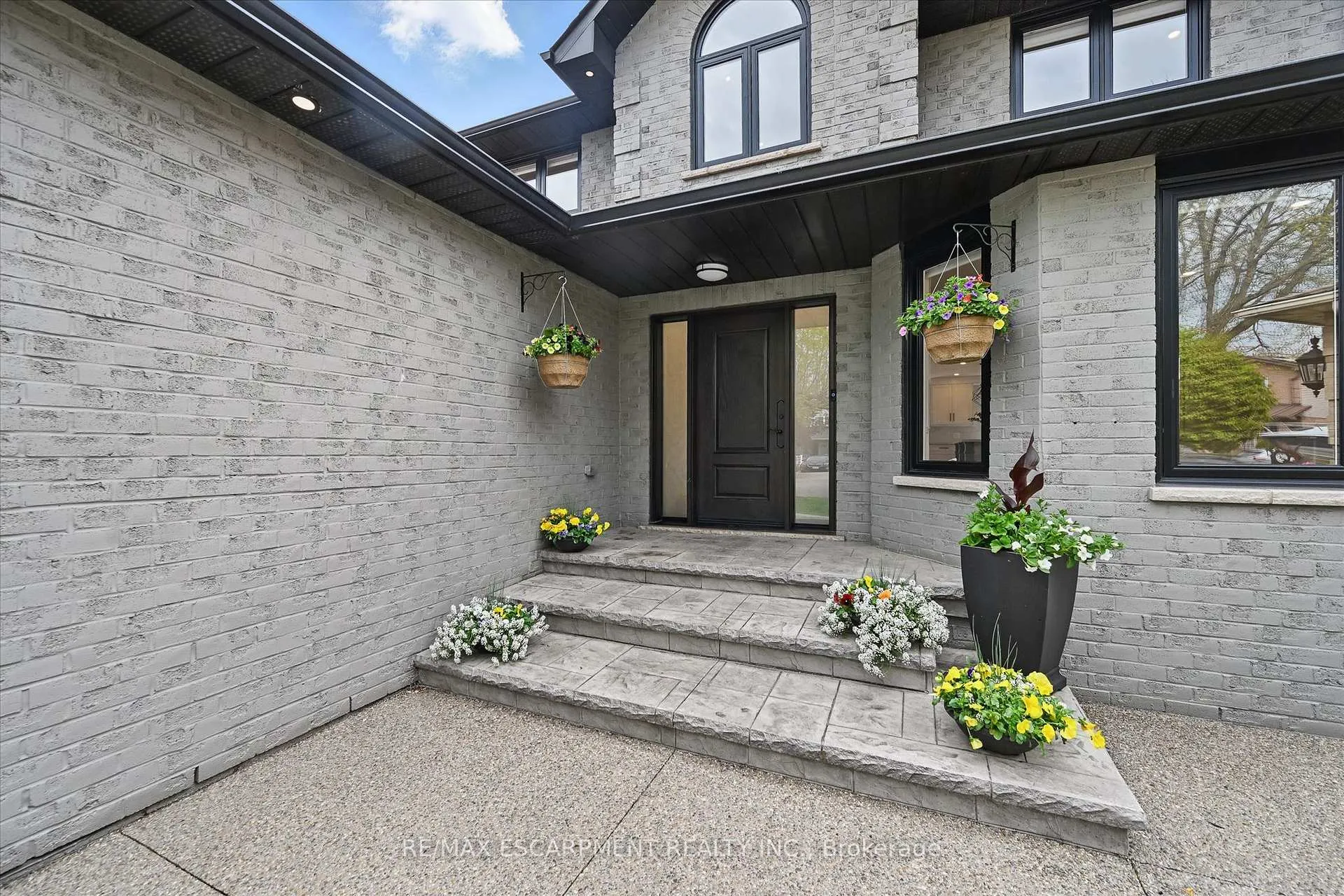 Photo 4 of 7 Grandview Avenue, Hamilton, Lakeshore — HOMEH