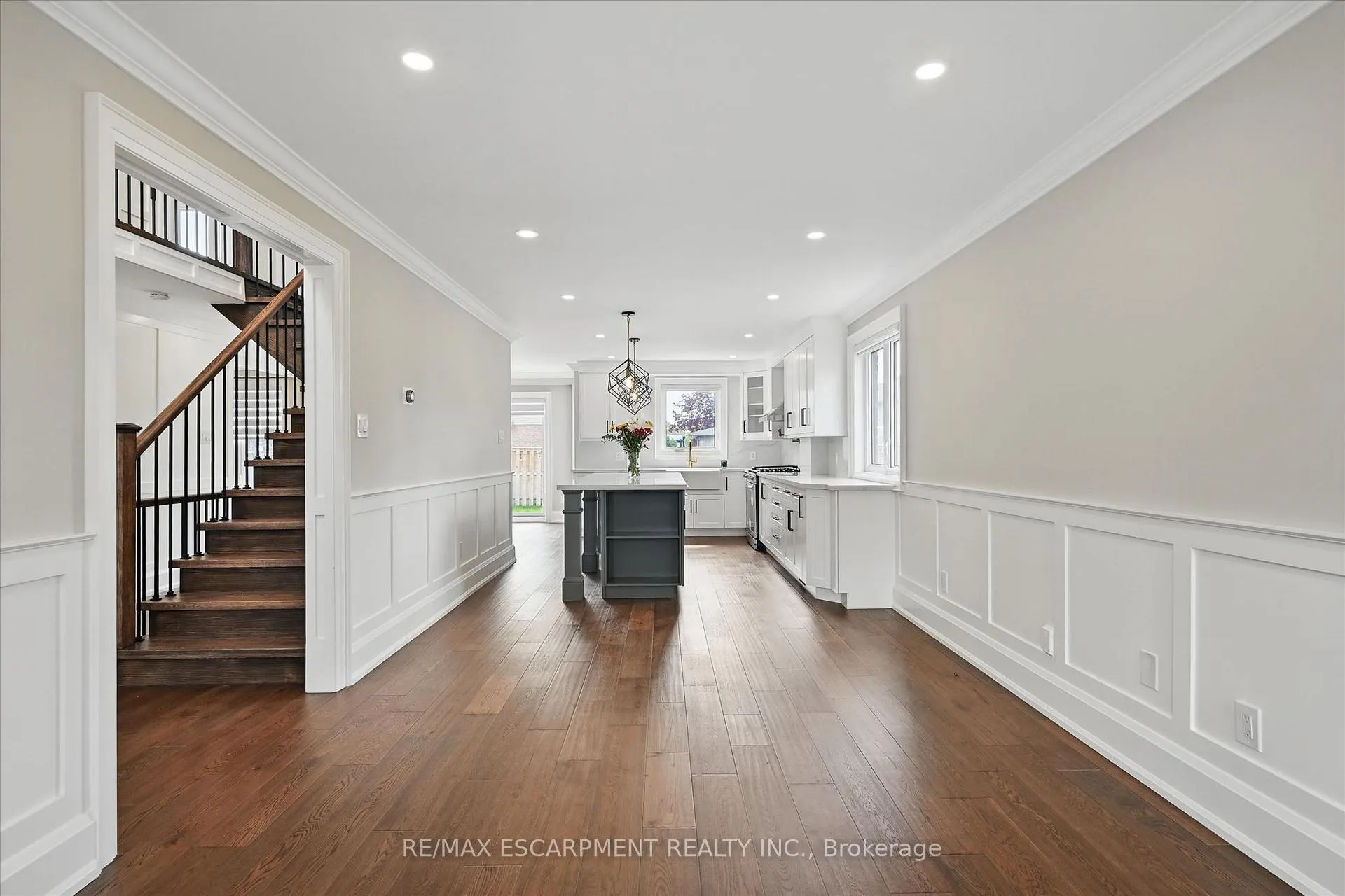 Photo 9 of 7 Grandview Avenue, Hamilton, Lakeshore — HOMEH