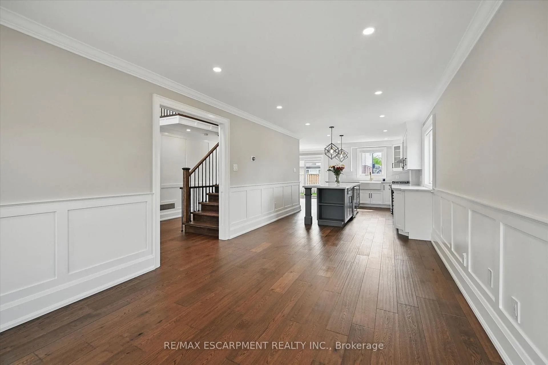Photo 10 of 7 Grandview Avenue, Hamilton, Lakeshore — HOMEH