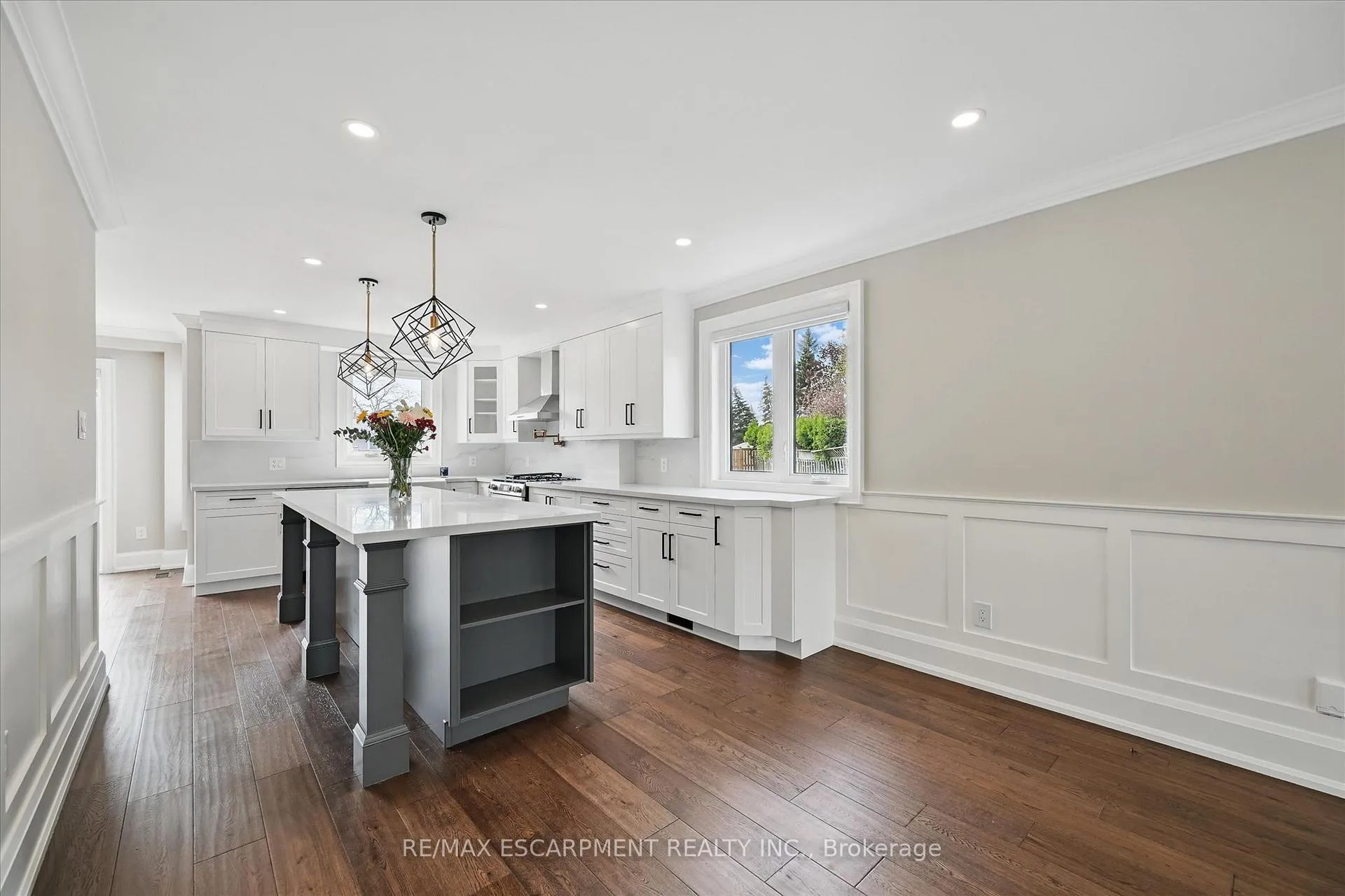 Photo 11 of 7 Grandview Avenue, Hamilton, Lakeshore — HOMEH