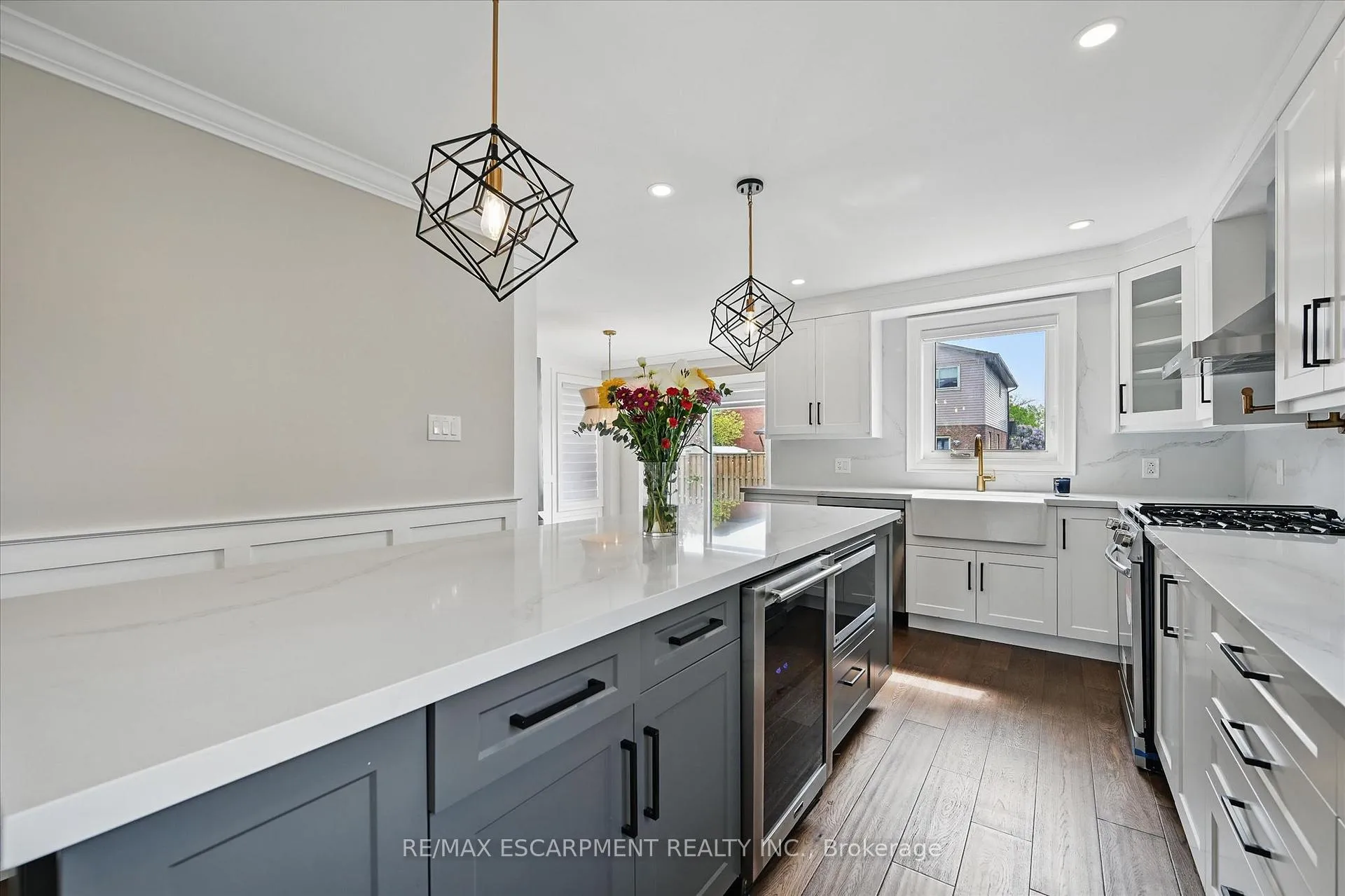 Photo 12 of 7 Grandview Avenue, Hamilton, Lakeshore — HOMEH