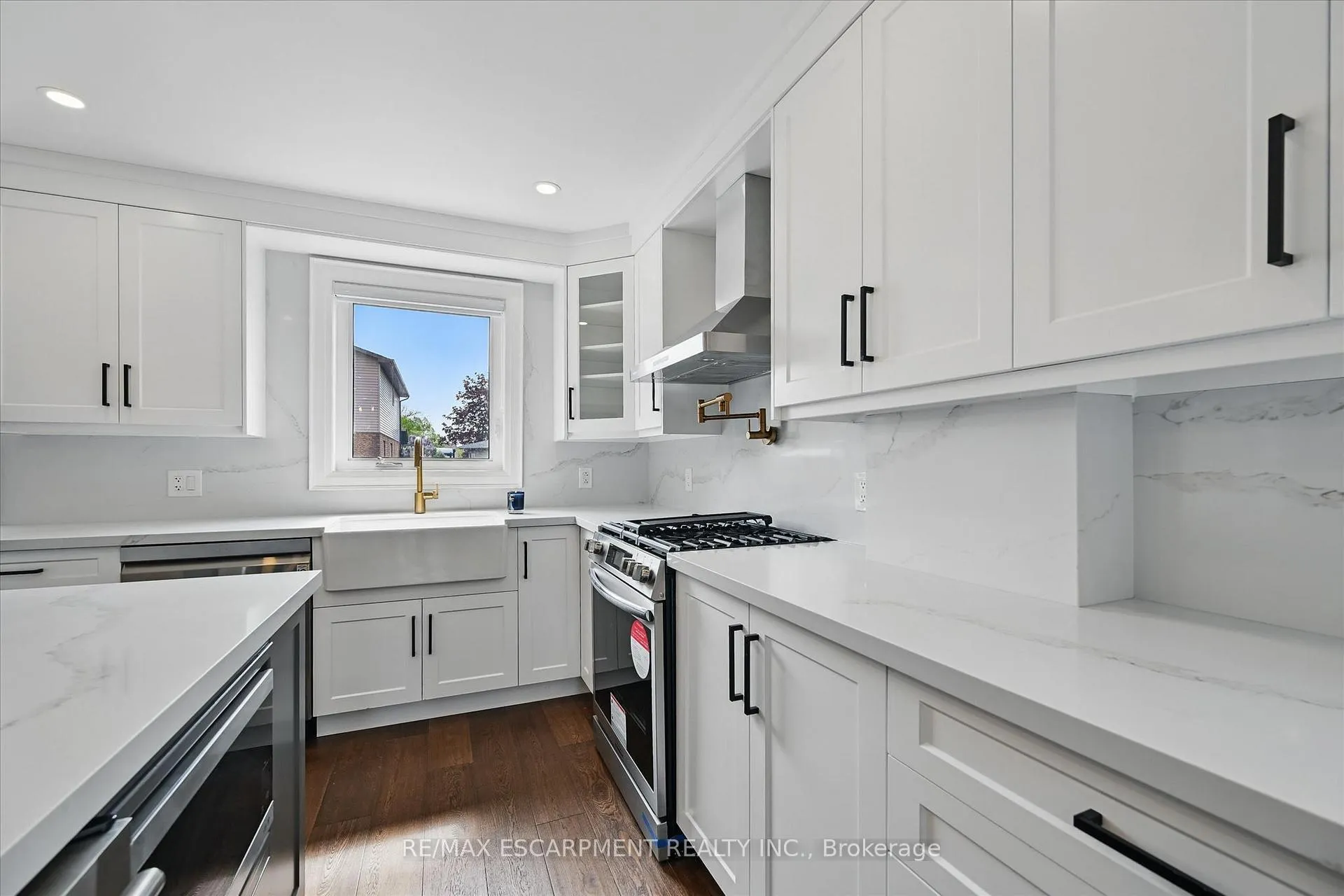 Photo 13 of 7 Grandview Avenue, Hamilton, Lakeshore — HOMEH