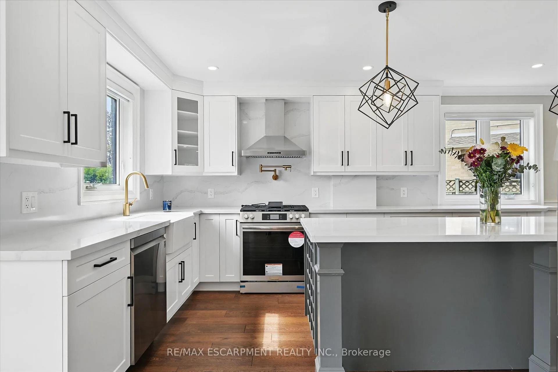 Photo 14 of 7 Grandview Avenue, Hamilton, Lakeshore — HOMEH