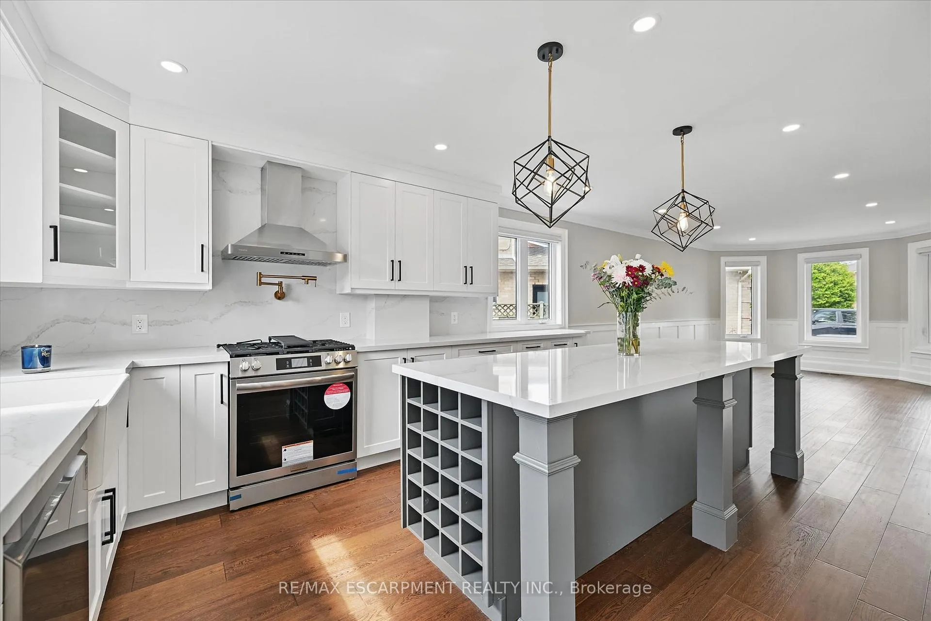 Photo 15 of 7 Grandview Avenue, Hamilton, Lakeshore — HOMEH