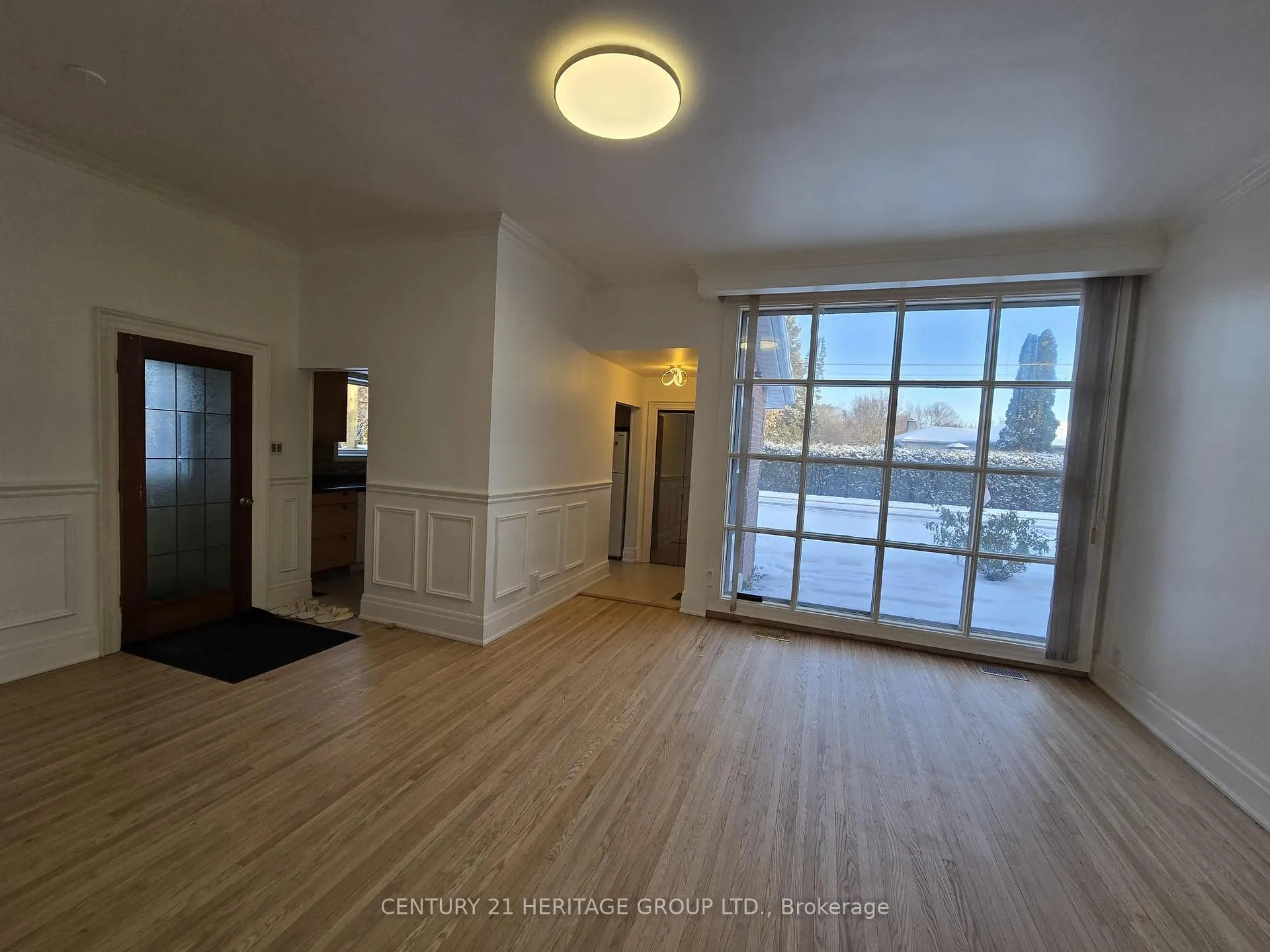 Photo 3 of Unit MAIN, 9 Dunham Crescent, Aurora, Aurora Heights — HOMEH