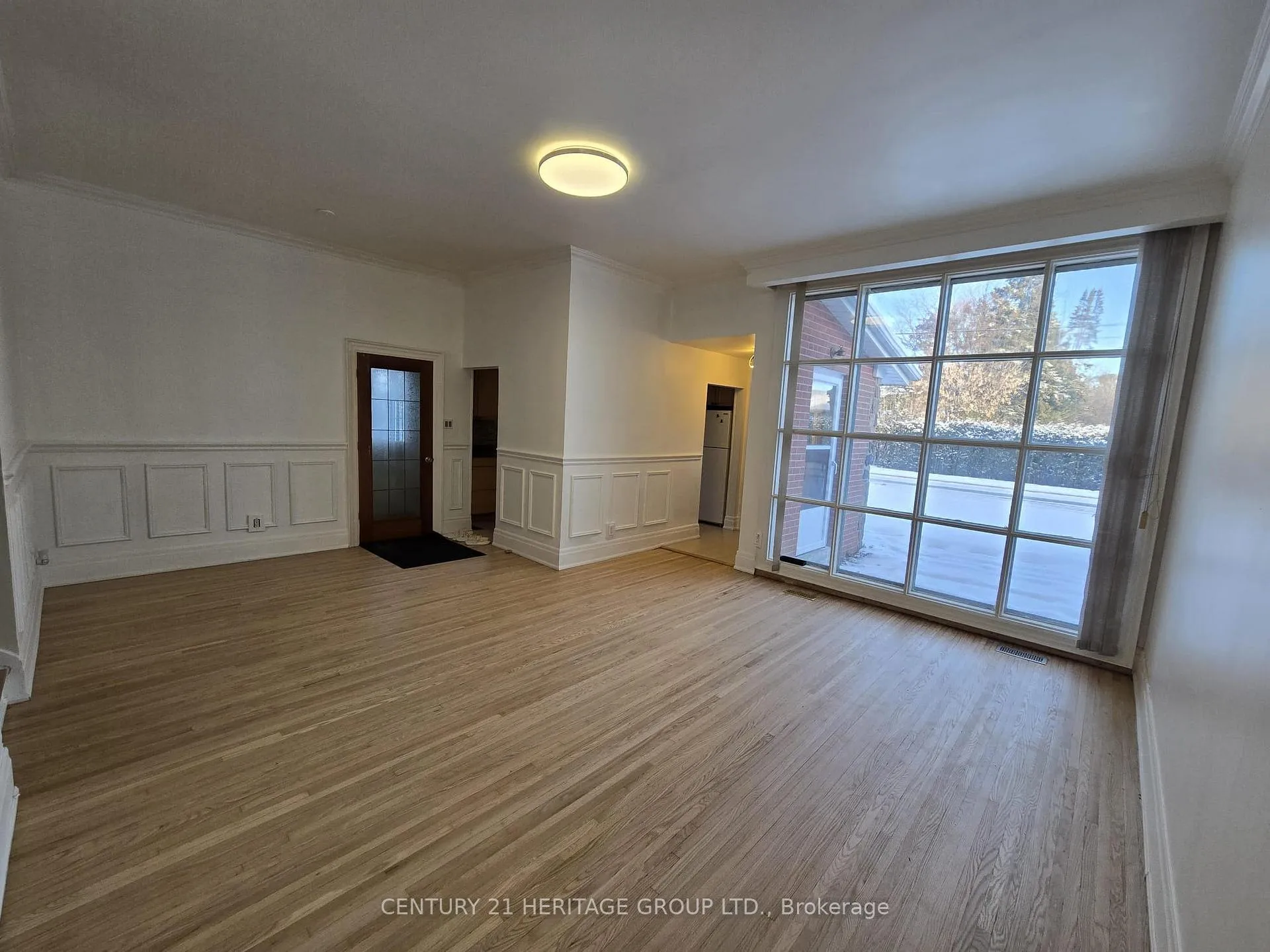 Photo 4 of Unit MAIN, 9 Dunham Crescent, Aurora, Aurora Heights — HOMEH