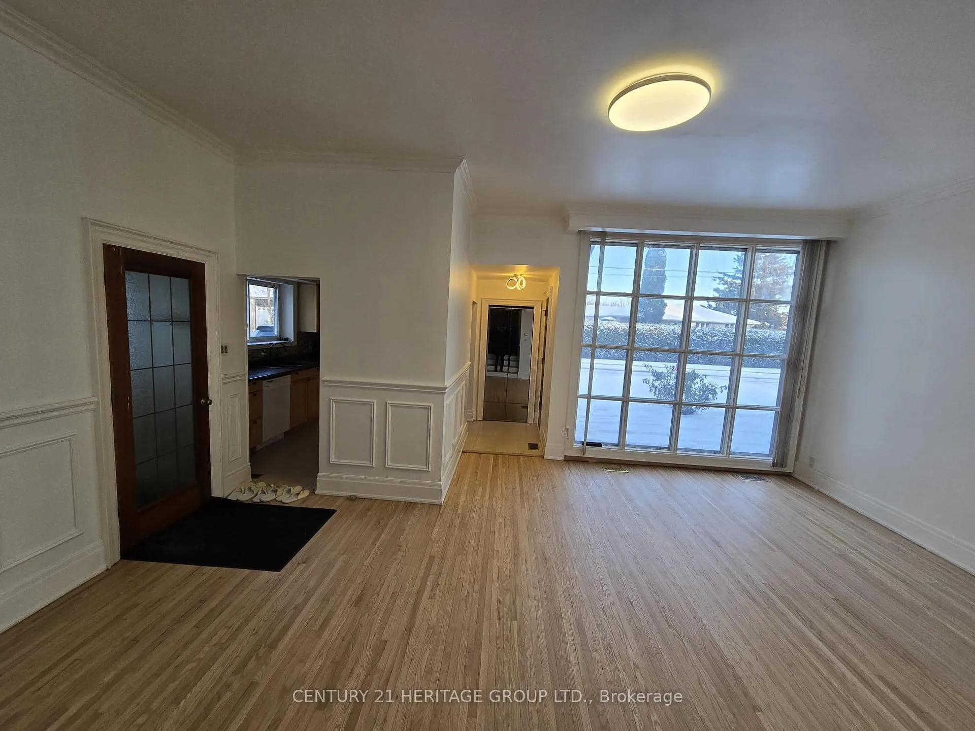 Photo 5 of Unit MAIN, 9 Dunham Crescent, Aurora, Aurora Heights — HOMEH