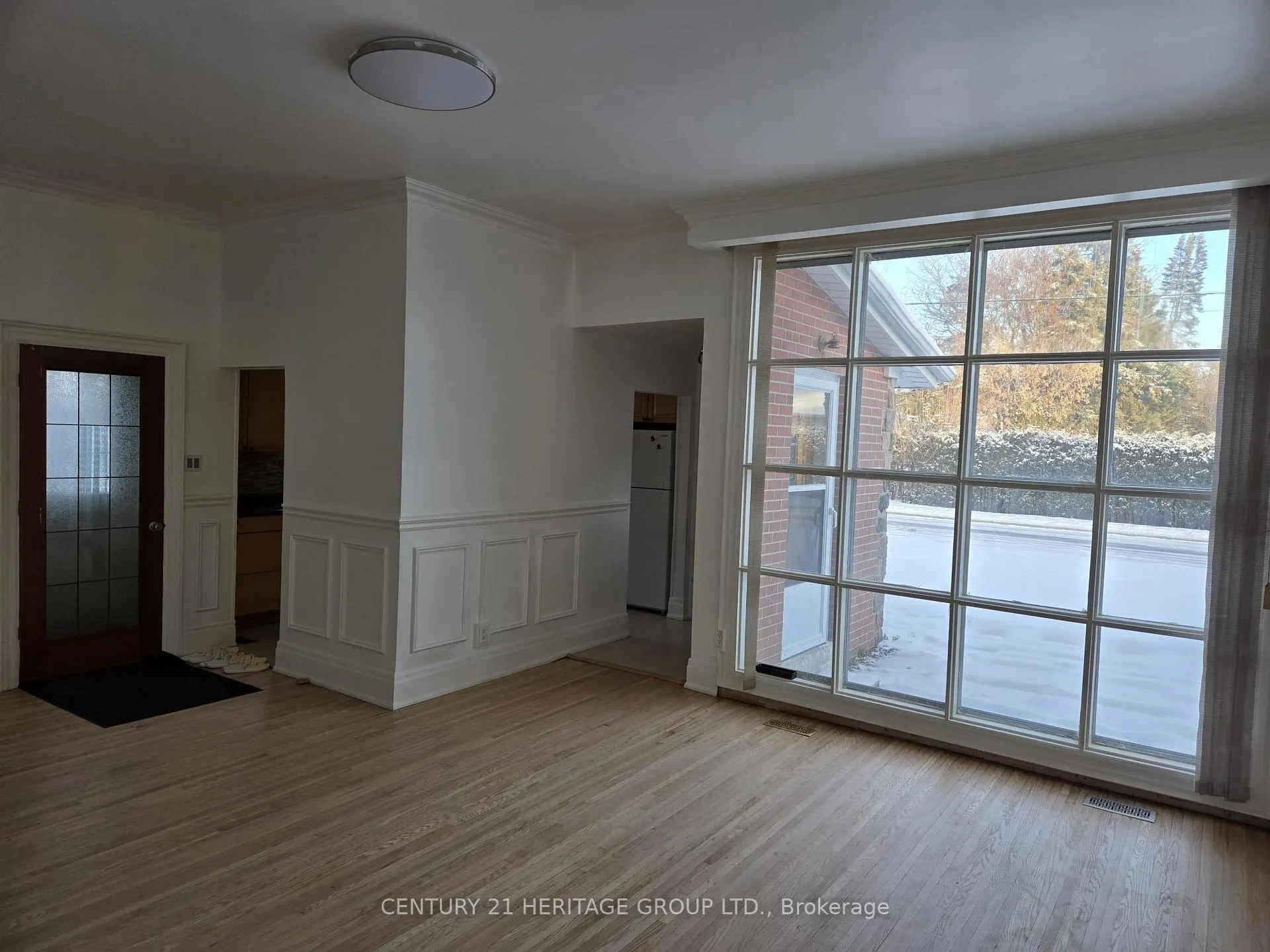 Photo 6 of Unit MAIN, 9 Dunham Crescent, Aurora, Aurora Heights — HOMEH