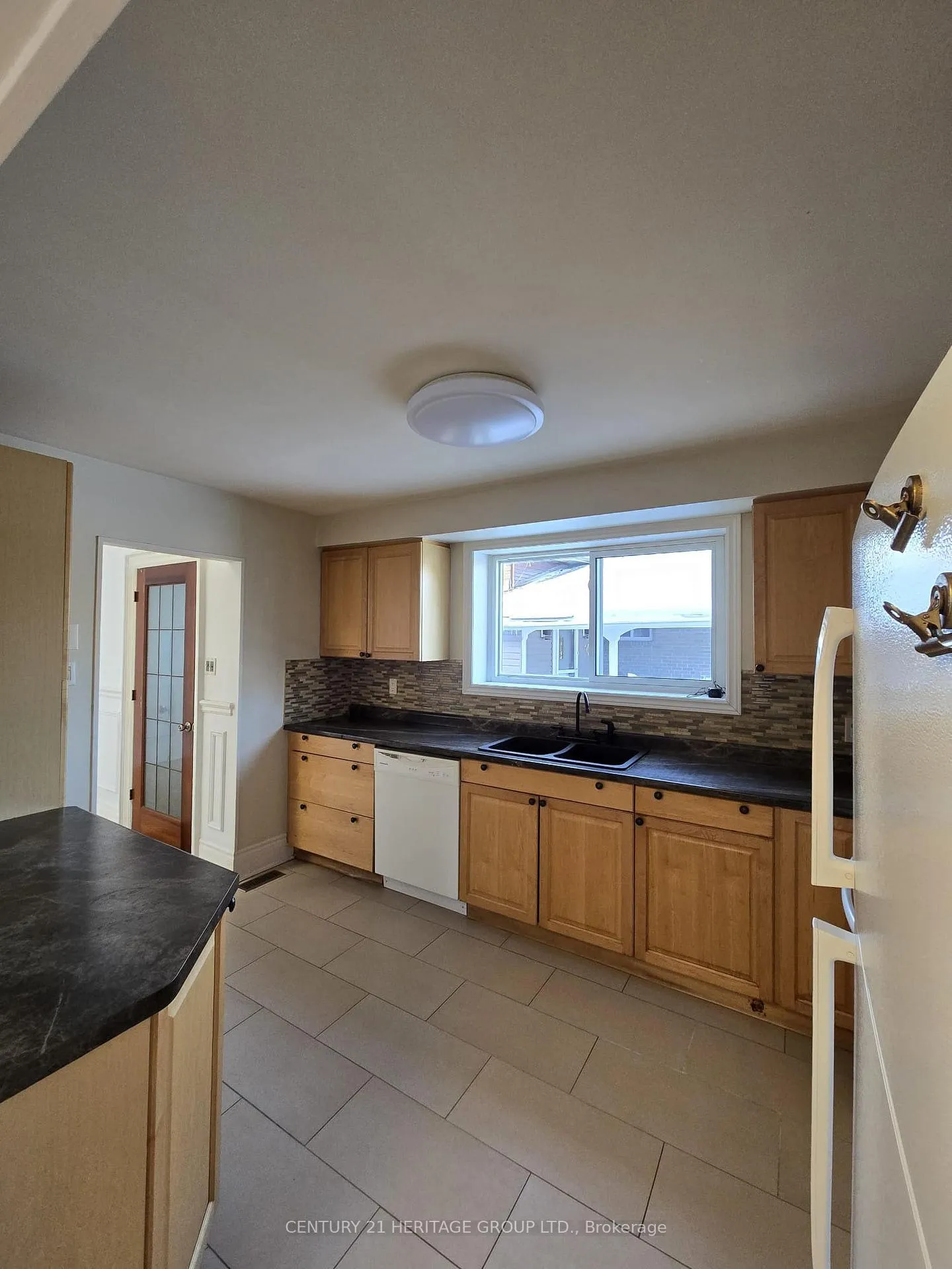 Photo 7 of Unit MAIN, 9 Dunham Crescent, Aurora, Aurora Heights — HOMEH