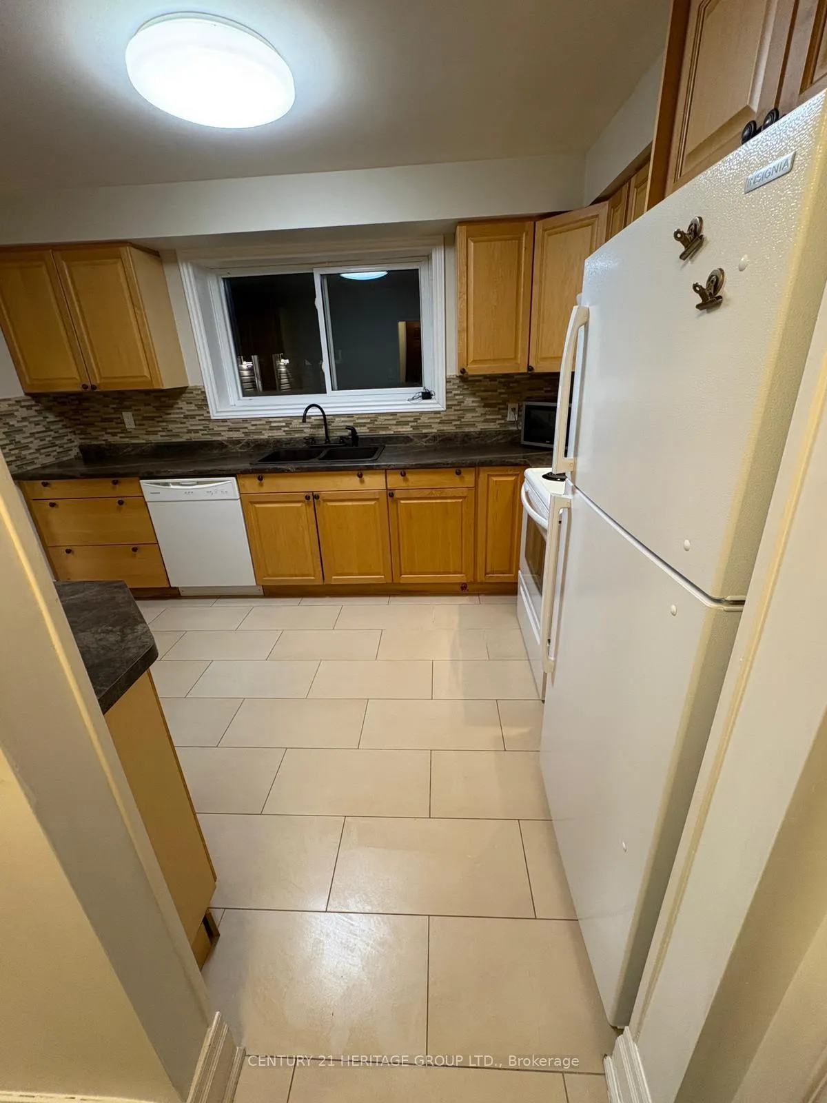 Photo 8 of Unit MAIN, 9 Dunham Crescent, Aurora, Aurora Heights — HOMEH