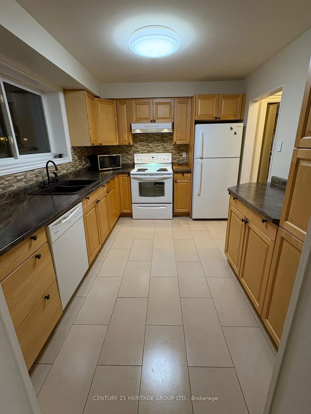 Photo 9 of Unit MAIN, 9 Dunham Crescent, Aurora, Aurora Heights — HOMEH