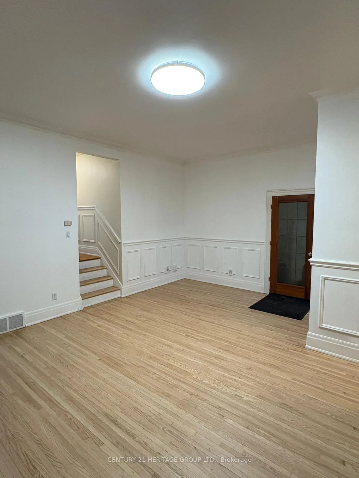 Photo 11 of Unit MAIN, 9 Dunham Crescent, Aurora, Aurora Heights — HOMEH