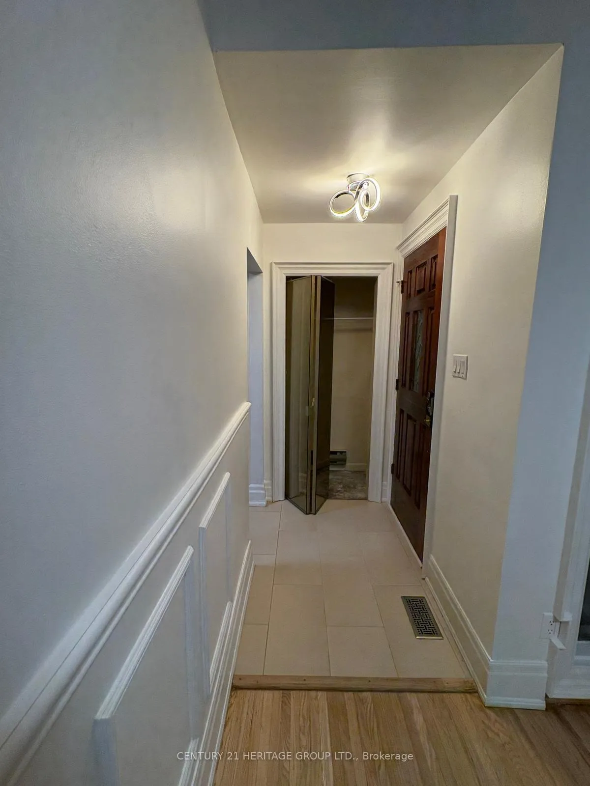 Photo 12 of Unit MAIN, 9 Dunham Crescent, Aurora, Aurora Heights — HOMEH