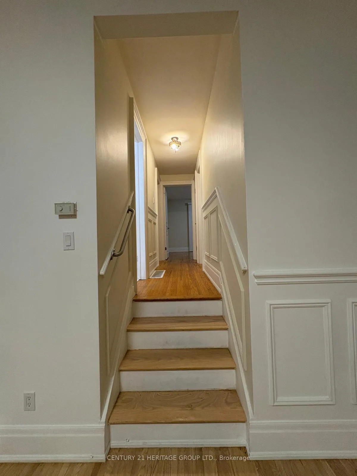 Photo 16 of Unit MAIN, 9 Dunham Crescent, Aurora, Aurora Heights — HOMEH
