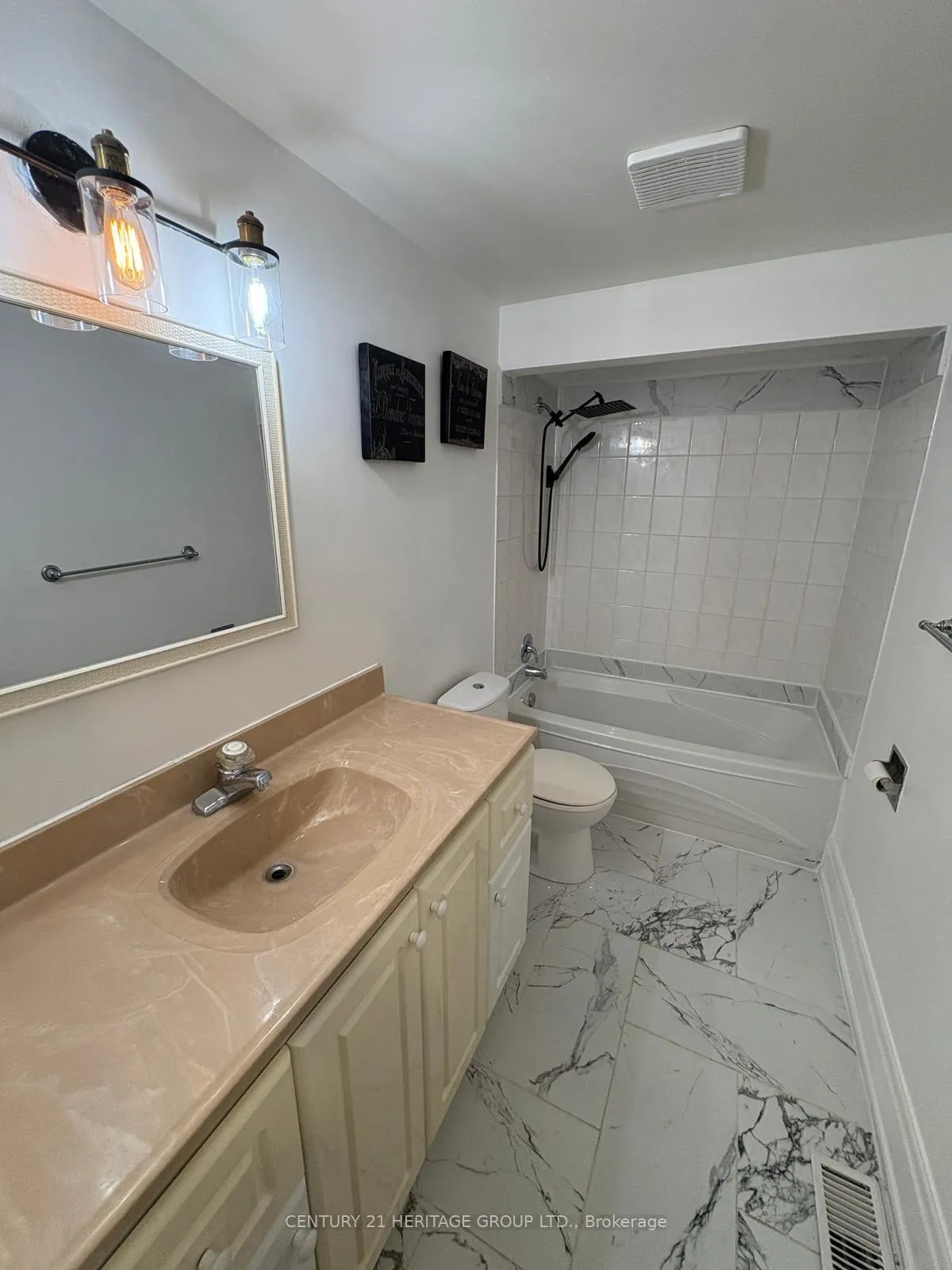 Photo 17 of Unit MAIN, 9 Dunham Crescent, Aurora, Aurora Heights — HOMEH