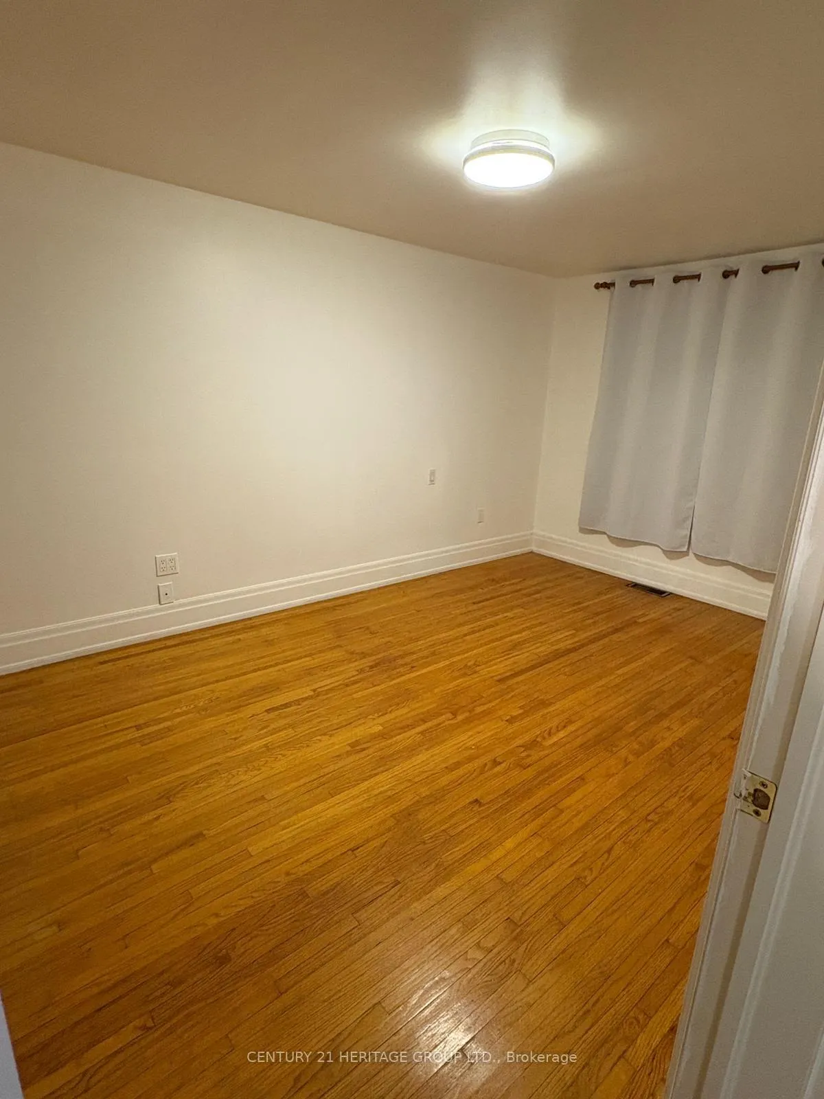 Photo 24 of Unit MAIN, 9 Dunham Crescent, Aurora, Aurora Heights — HOMEH