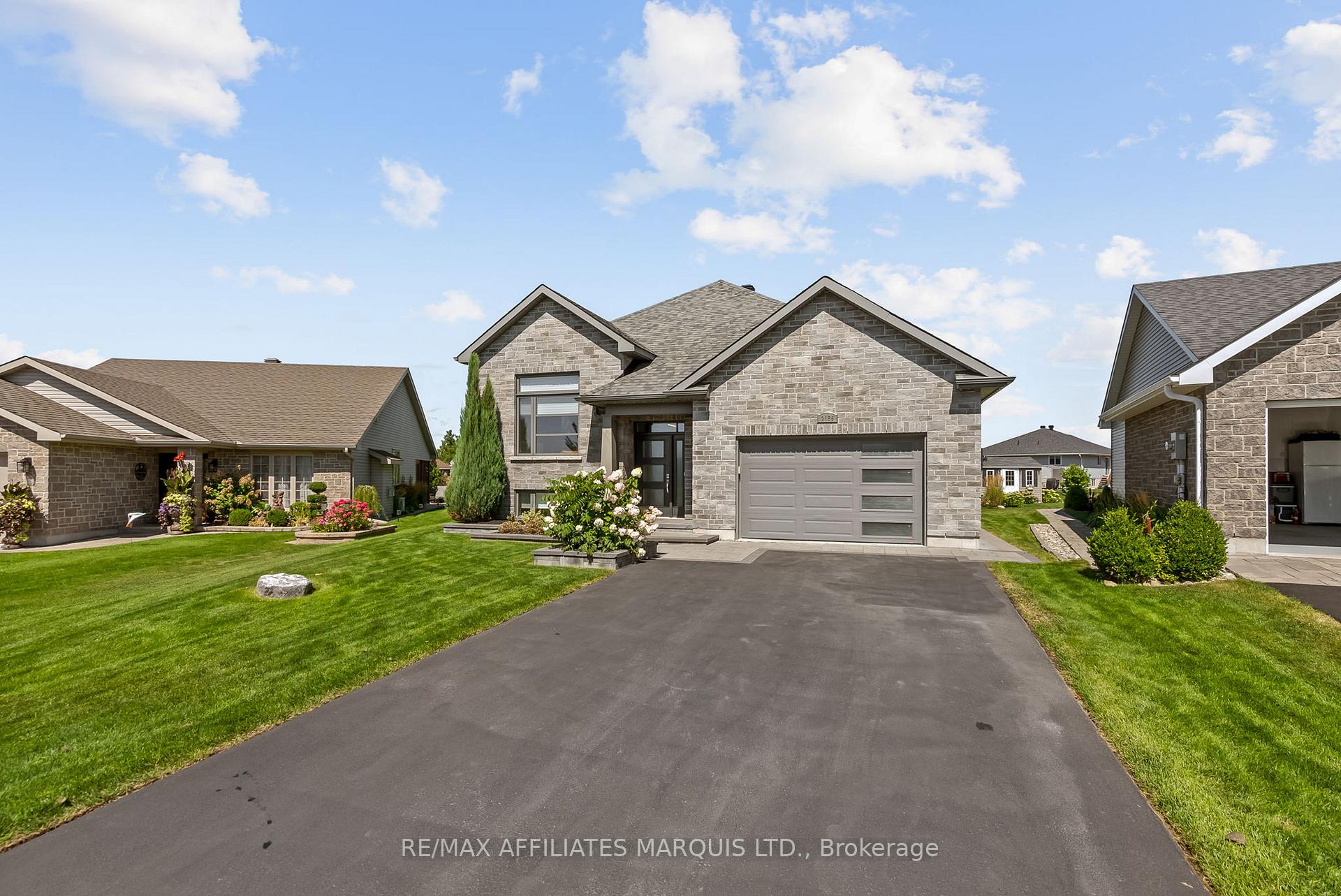 Photo 2 of 2169 Tremblay Avenue, Cornwall — HOMEH