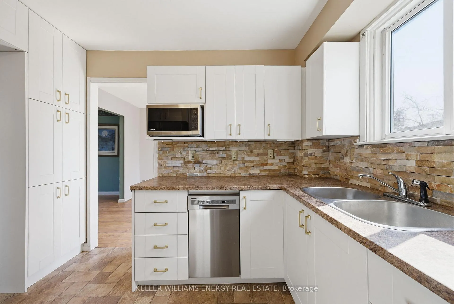 Photo 4 of 428 Lesabre Street, Oshawa, Eastdale — HOMEH