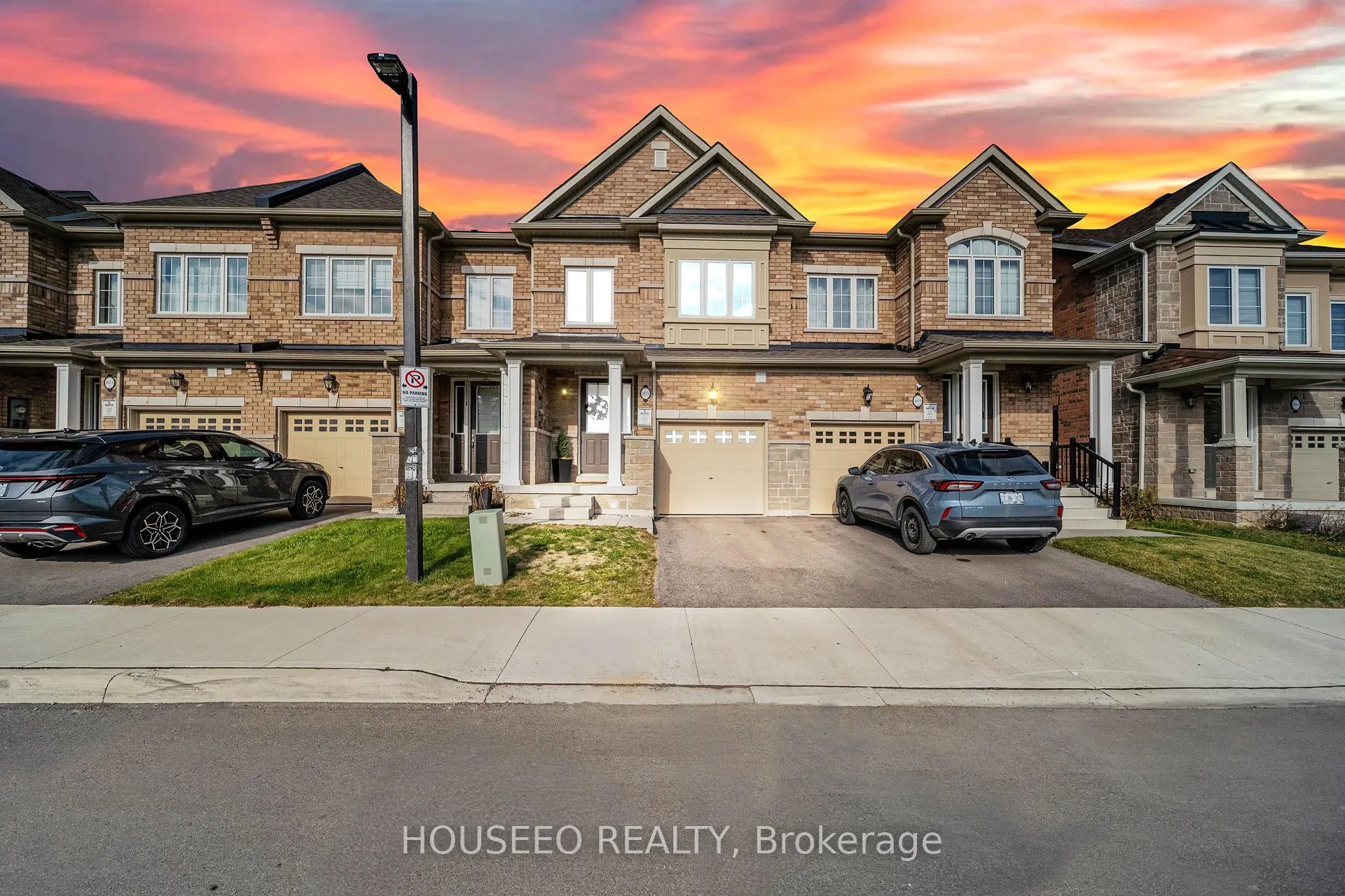 Photo 2 of 1077 Garner Road E, Hamilton, Meadowlands — HOMEH