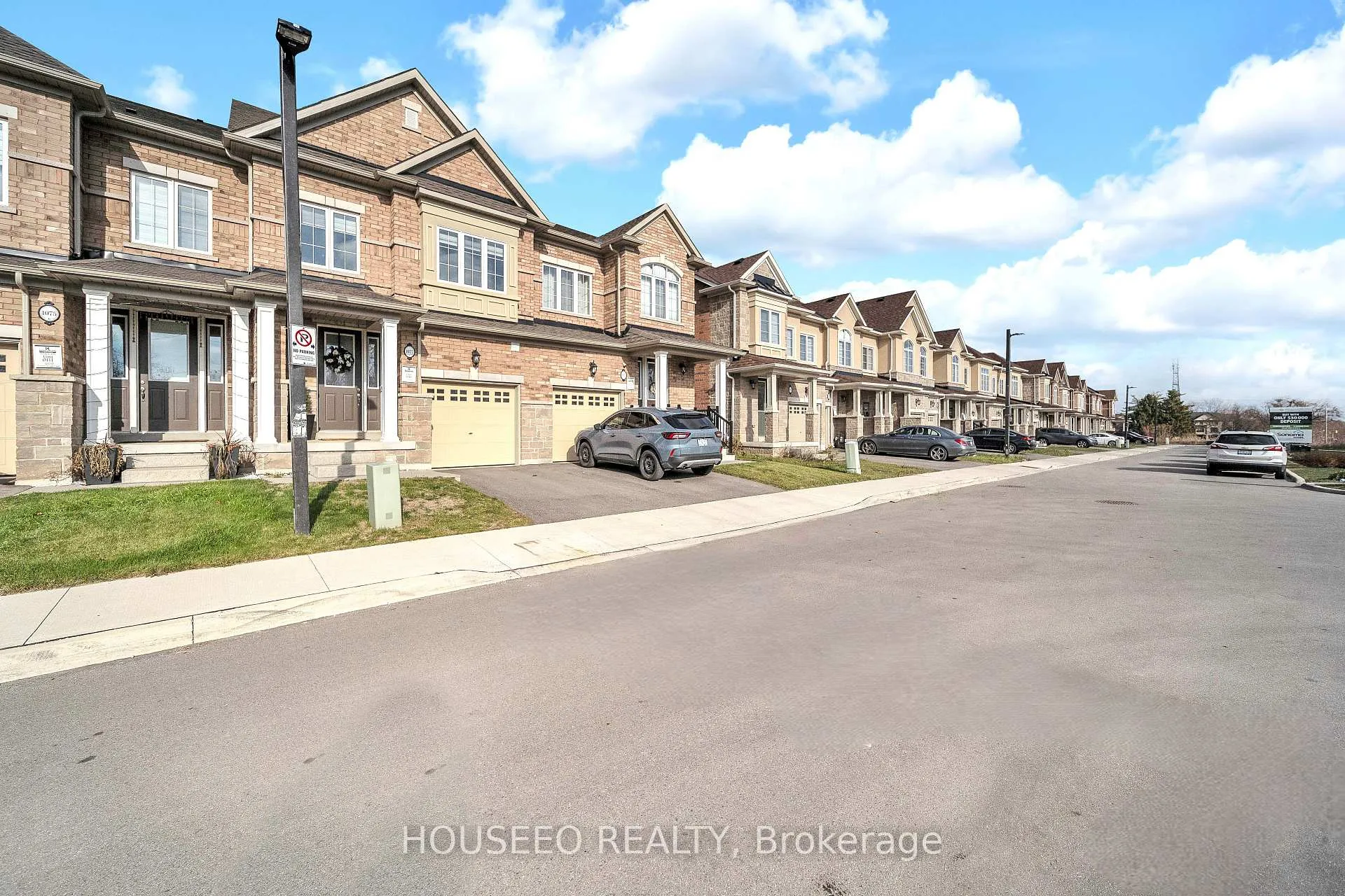 Photo 3 of 1077 Garner Road E, Hamilton, Meadowlands — HOMEH