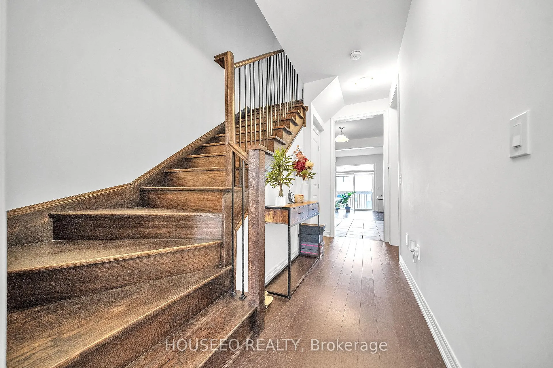 Photo 7 of 1077 Garner Road E, Hamilton, Meadowlands — HOMEH