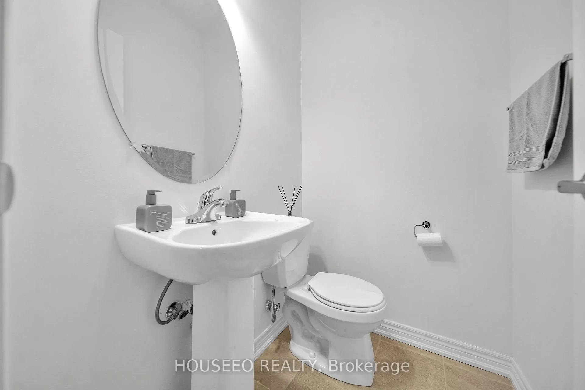 Photo 9 of 1077 Garner Road E, Hamilton, Meadowlands — HOMEH