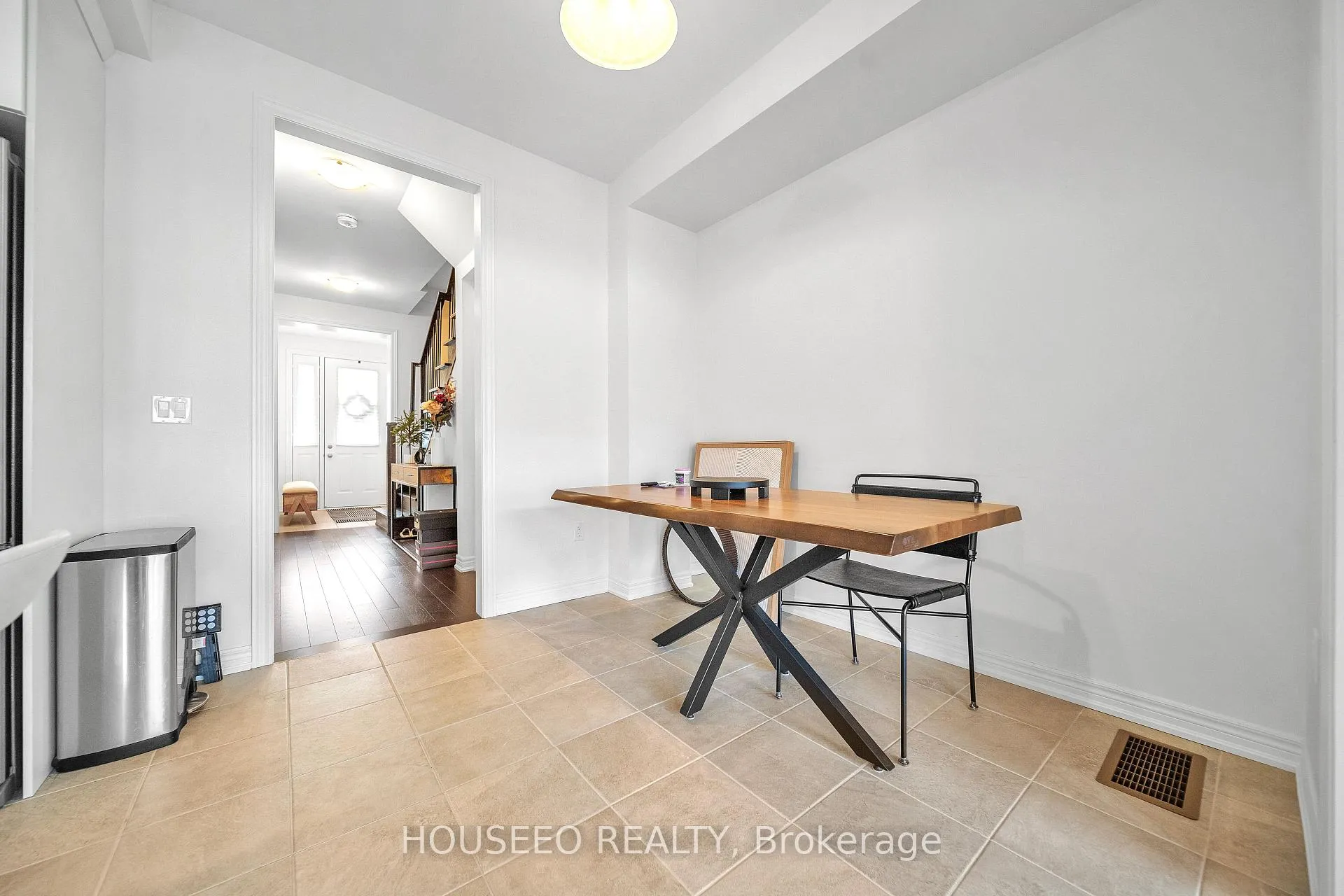 Photo 11 of 1077 Garner Road E, Hamilton, Meadowlands — HOMEH
