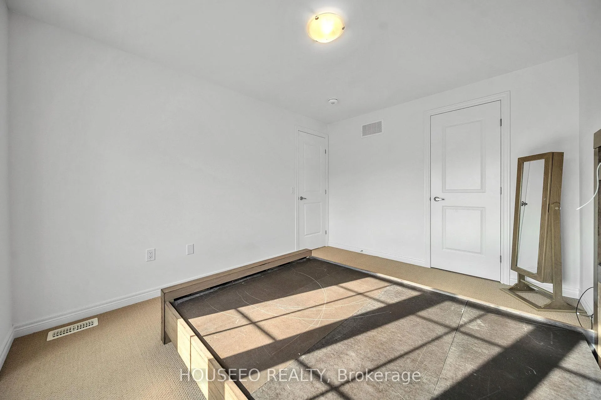 Photo 23 of 1077 Garner Road E, Hamilton, Meadowlands — HOMEH