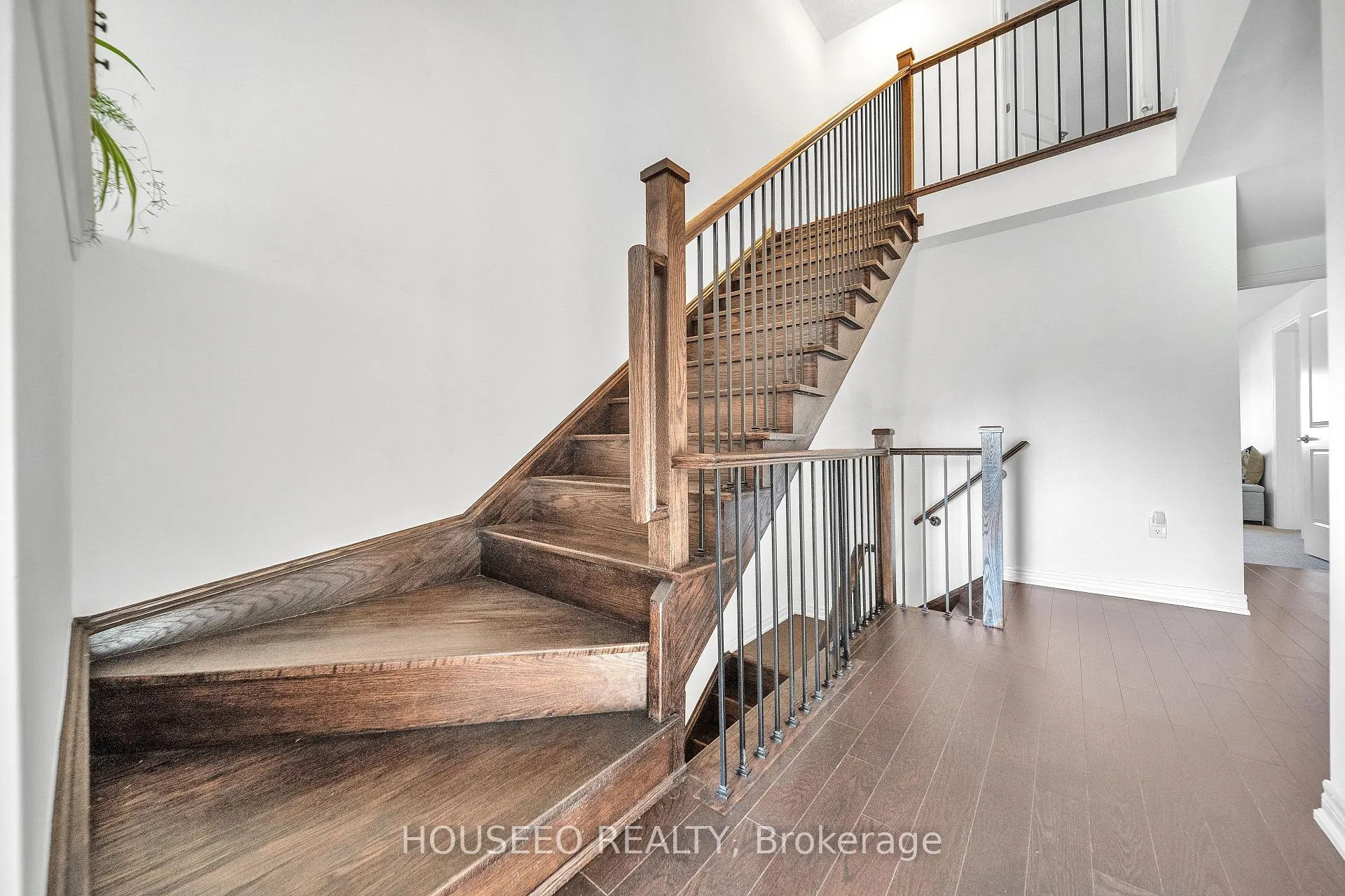 Photo 24 of 1077 Garner Road E, Hamilton, Meadowlands — HOMEH