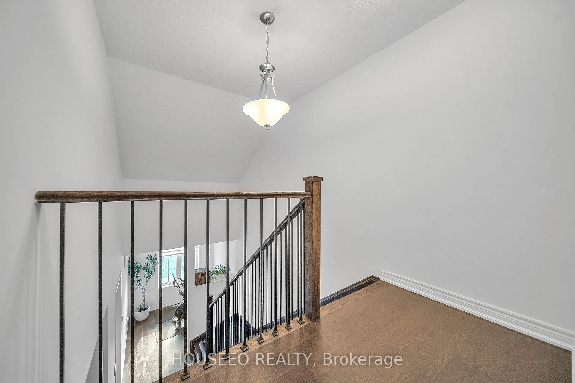 Photo 32 of 1077 Garner Road E, Hamilton, Meadowlands — HOMEH