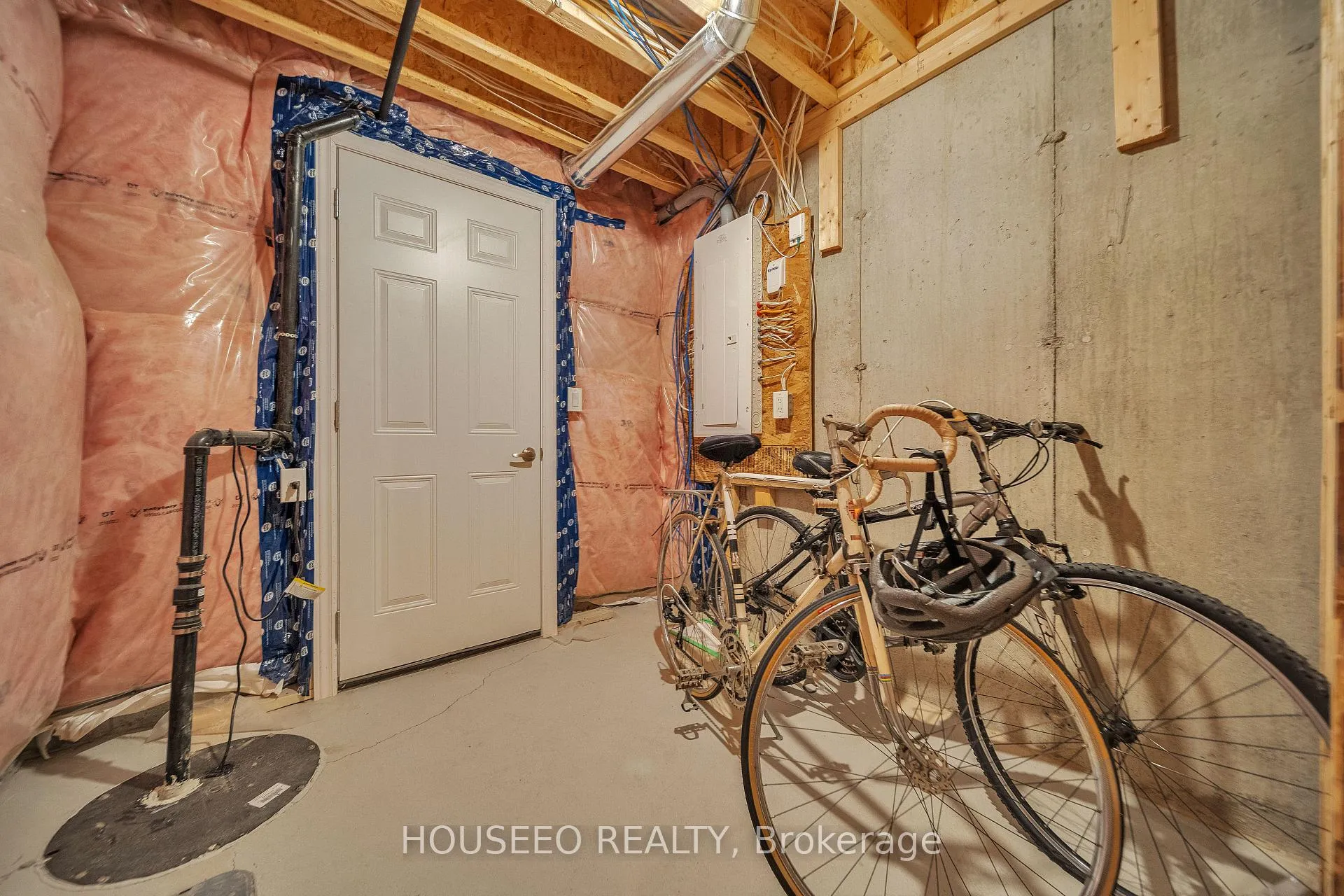 Photo 39 of 1077 Garner Road E, Hamilton, Meadowlands — HOMEH