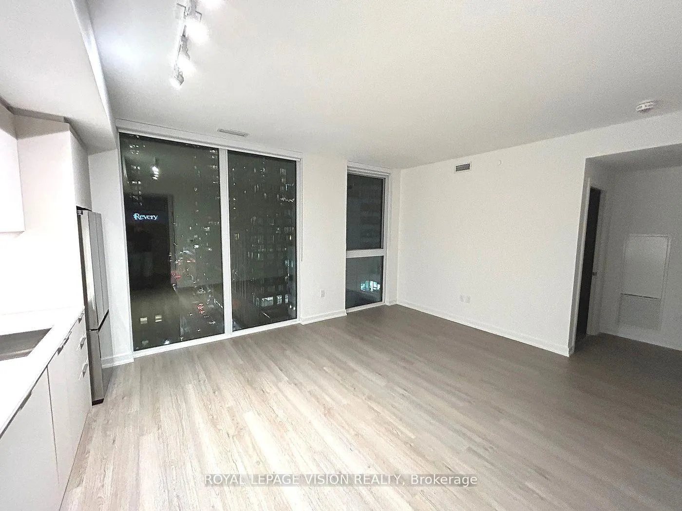 Photo 2 of Unit 1103, 357 King Street W, Toronto, Waterfront Communities — HOMEH