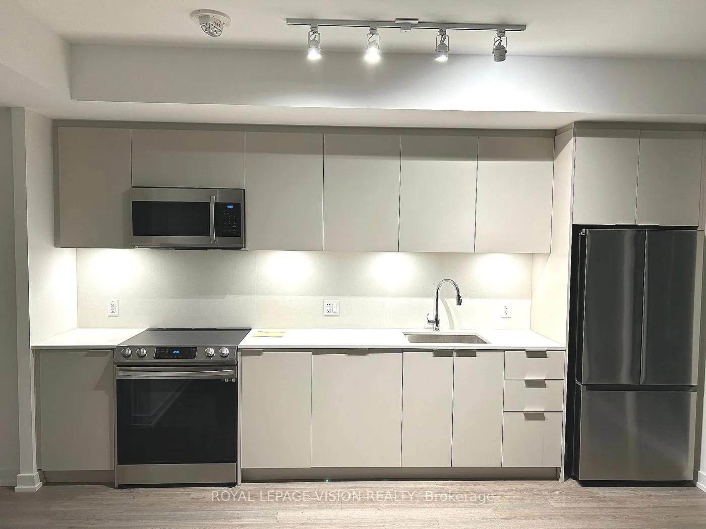 Photo 4 of Unit 1103, 357 King Street W, Toronto, Waterfront Communities — HOMEH