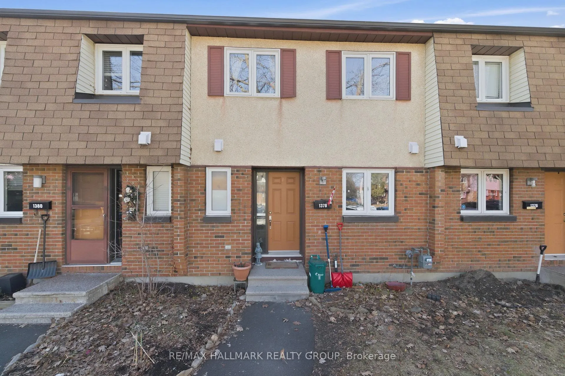 Photo 3 of Unit 9, 1378 Lily Lane, Ottawa, Pineview — HOMEH