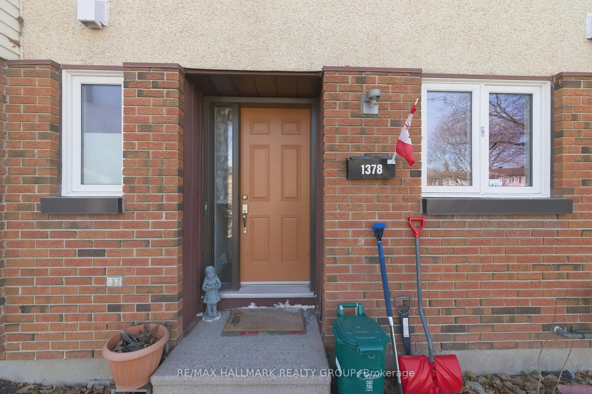 Photo 4 of Unit 9, 1378 Lily Lane, Ottawa, Pineview — HOMEH
