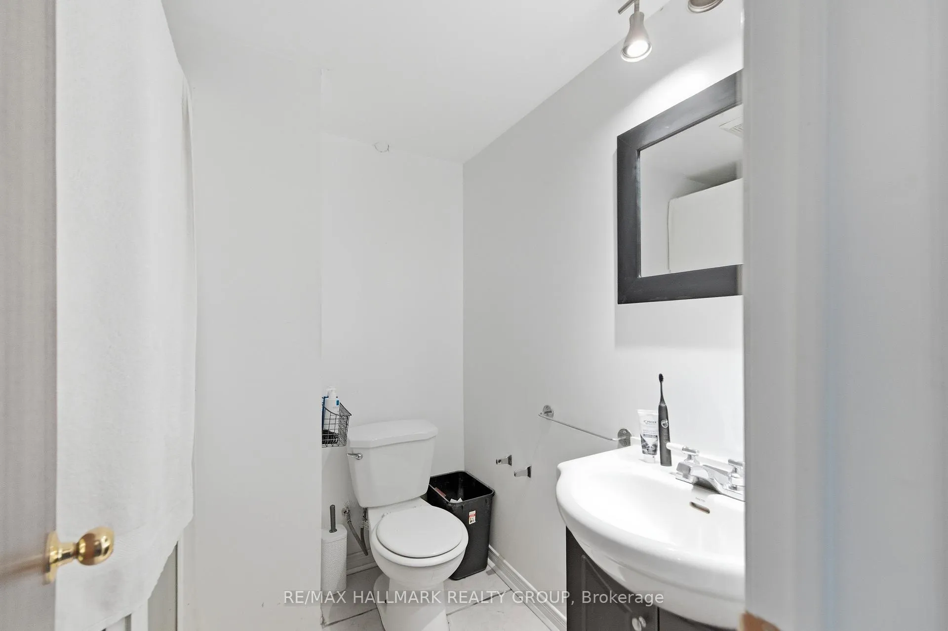 Photo 29 of Unit 9, 1378 Lily Lane, Ottawa, Pineview — HOMEH