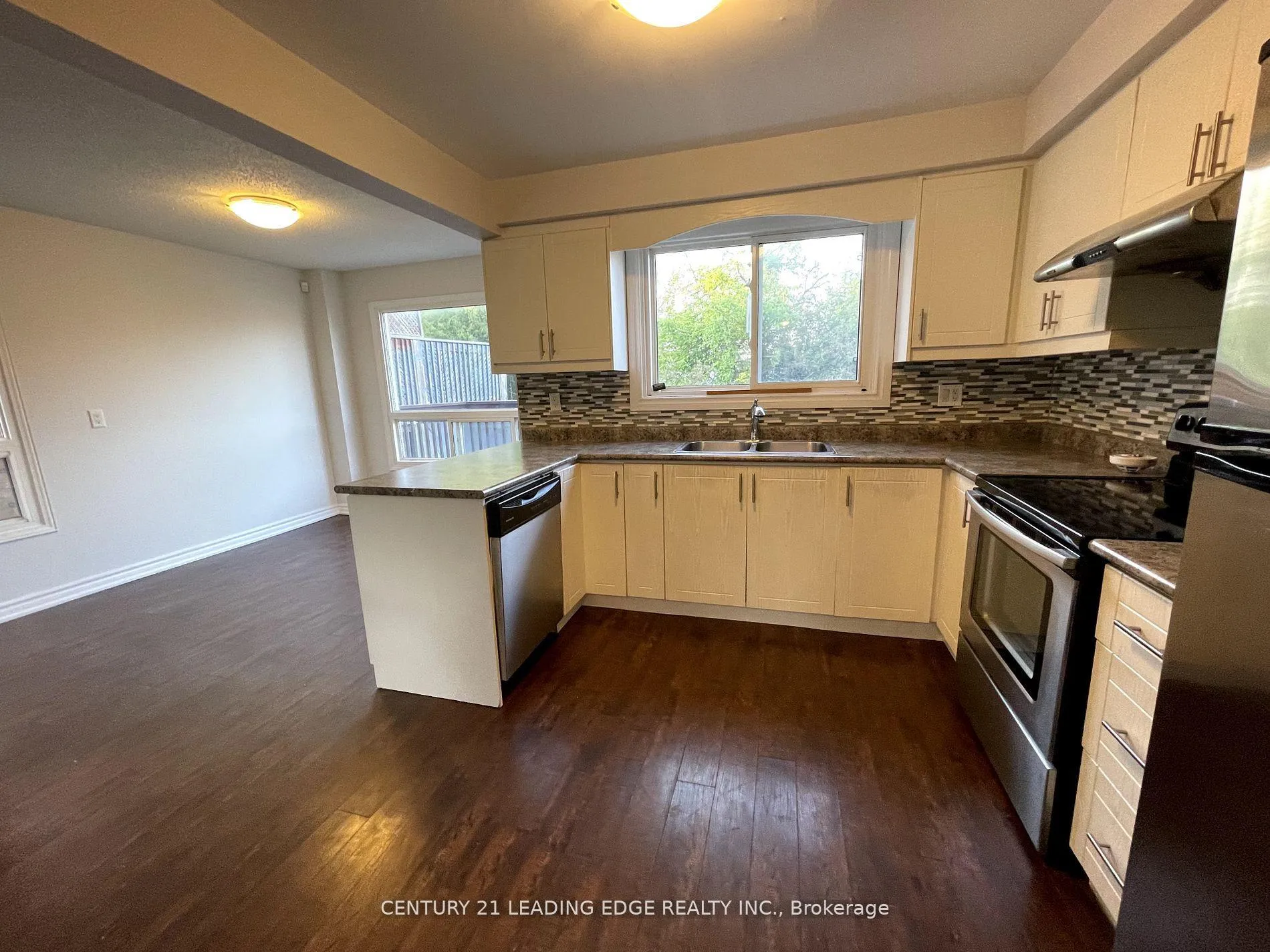 Photo 9 of 5 Trawley Crescent, Ajax, Central — HOMEH