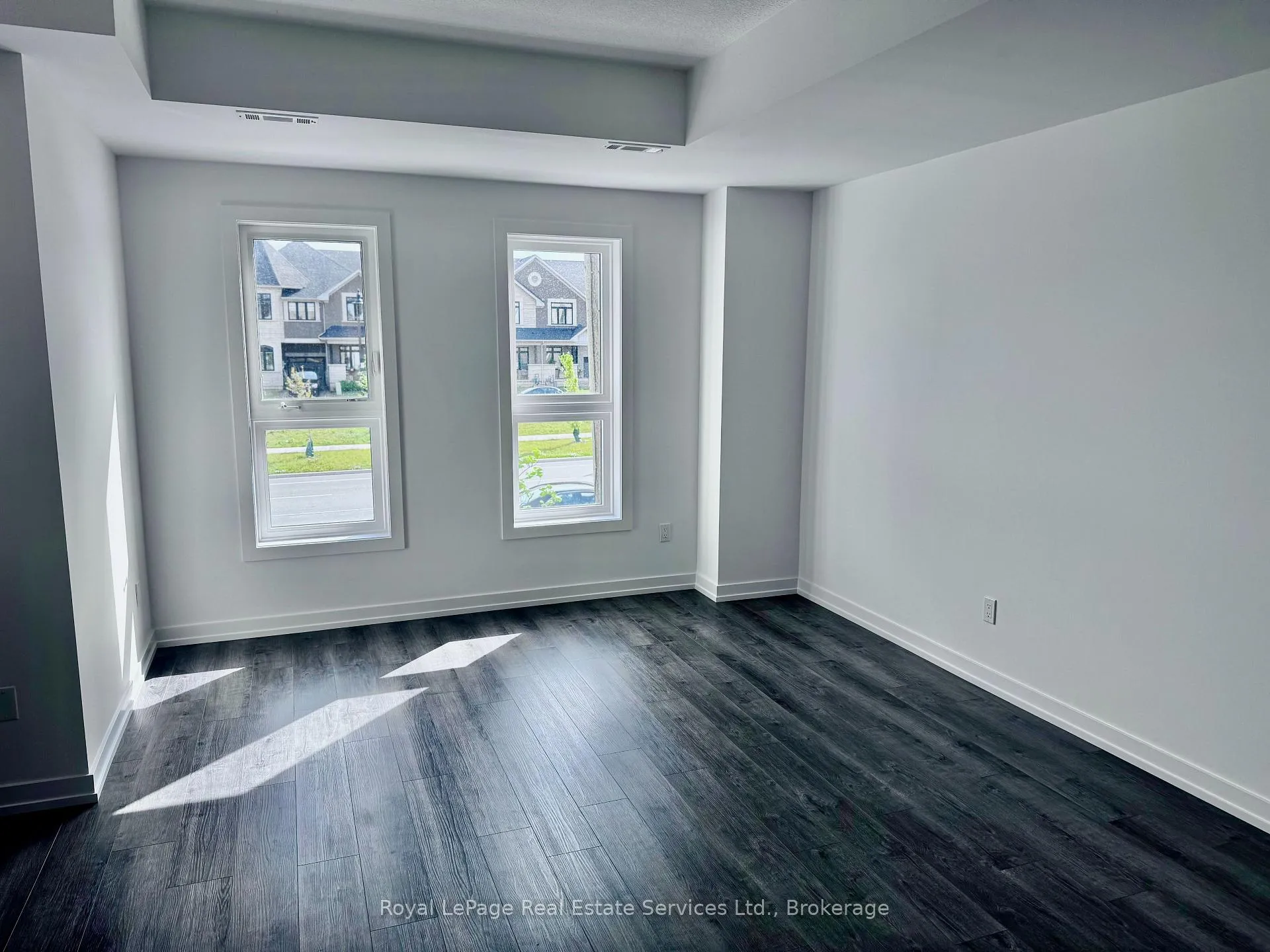 Photo 2 of 241 Burke Street, Hamilton, Waterdown — HOMEH