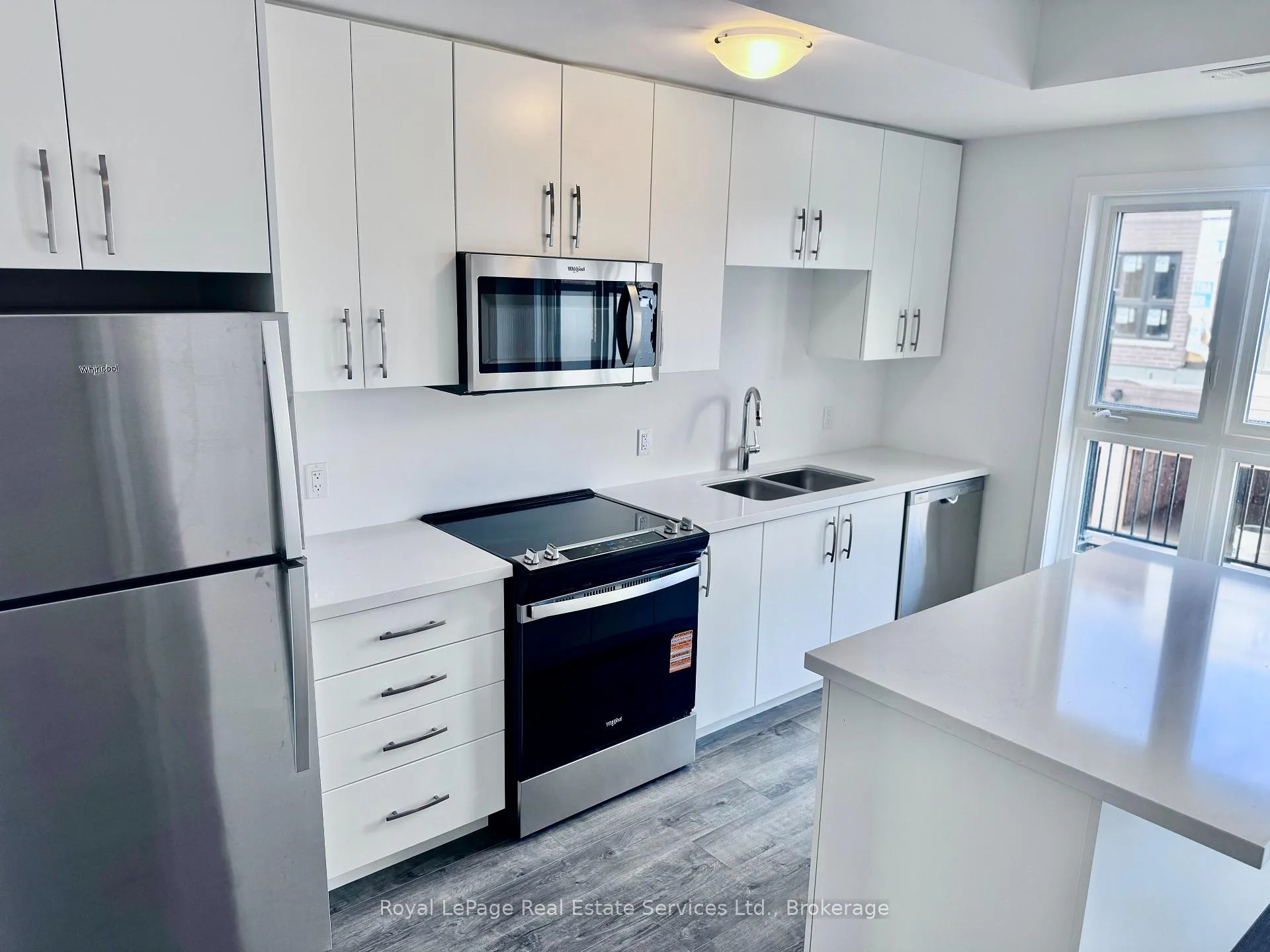 Photo 4 of 241 Burke Street, Hamilton, Waterdown — HOMEH