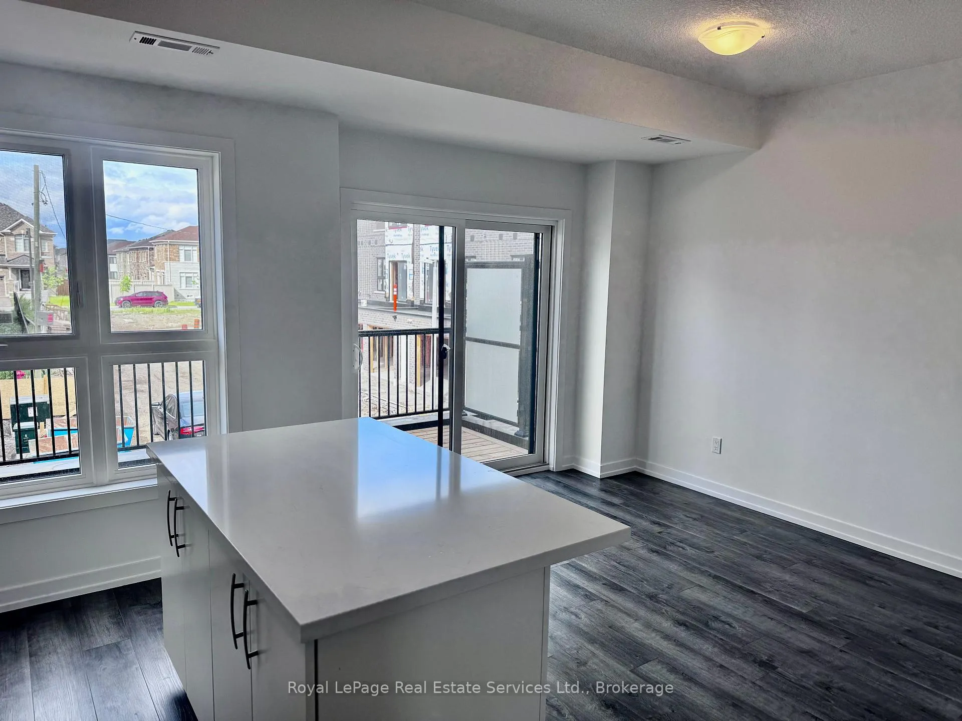 Photo 5 of 241 Burke Street, Hamilton, Waterdown — HOMEH