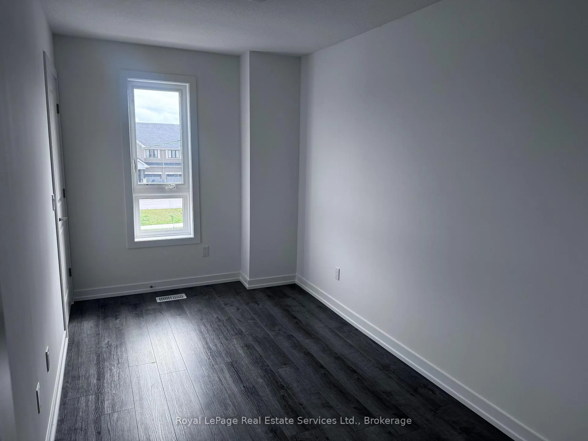 Photo 12 of 241 Burke Street, Hamilton, Waterdown — HOMEH