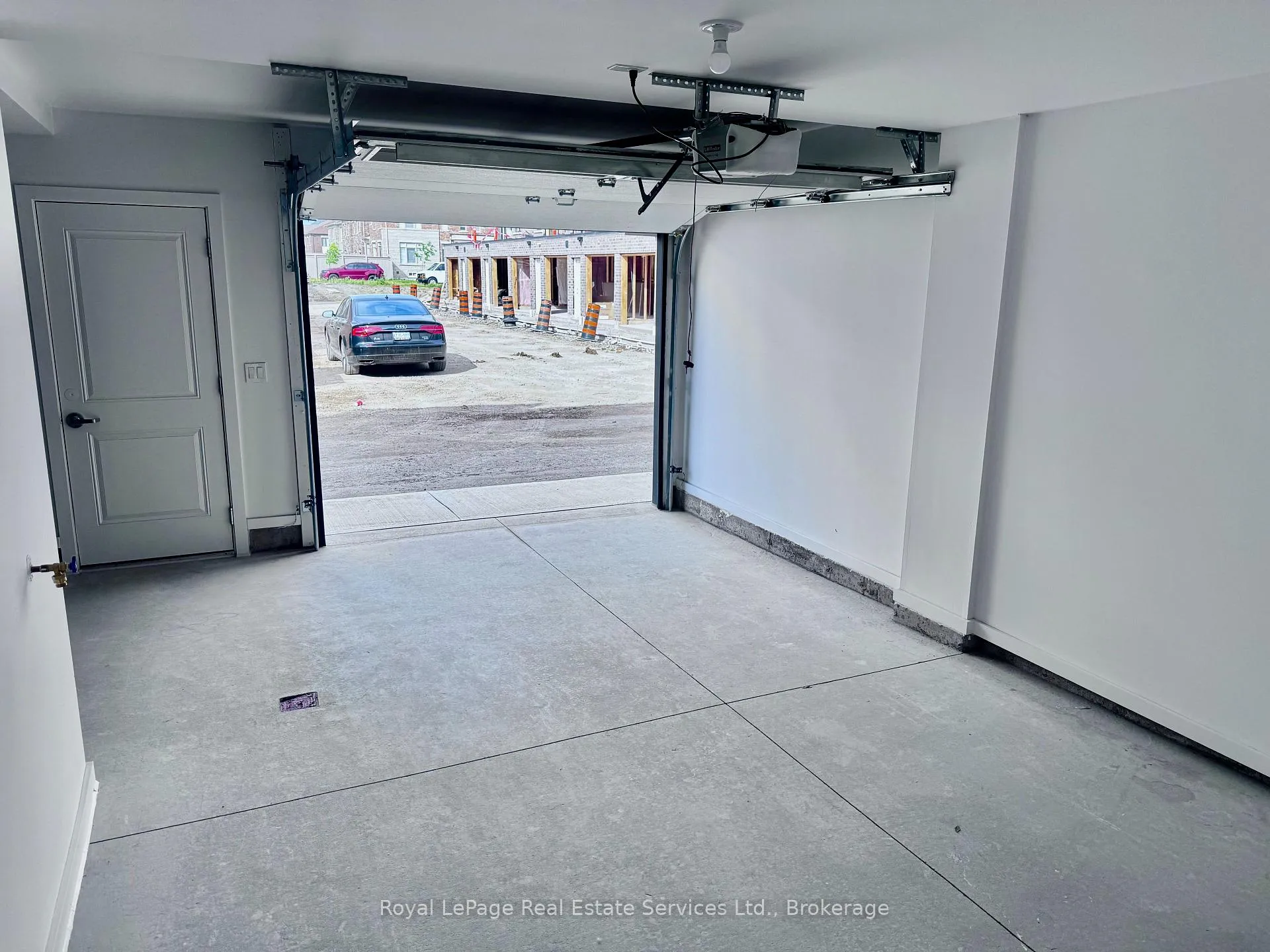 Photo 16 of 241 Burke Street, Hamilton, Waterdown — HOMEH