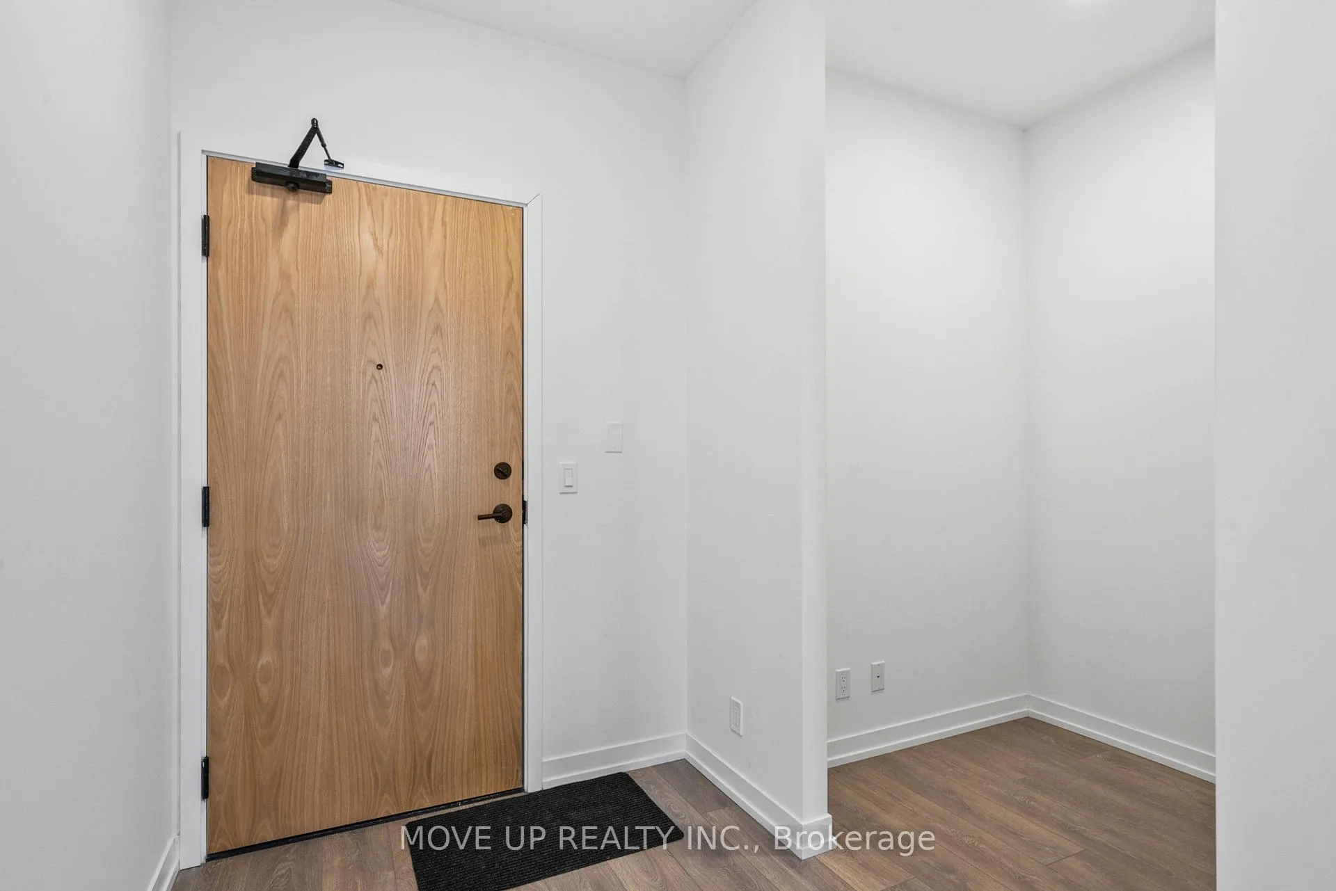 Photo 5 of Unit 407, 8 Beverley Glen Boulevard, Vaughan, Beverley Glen — HOMEH