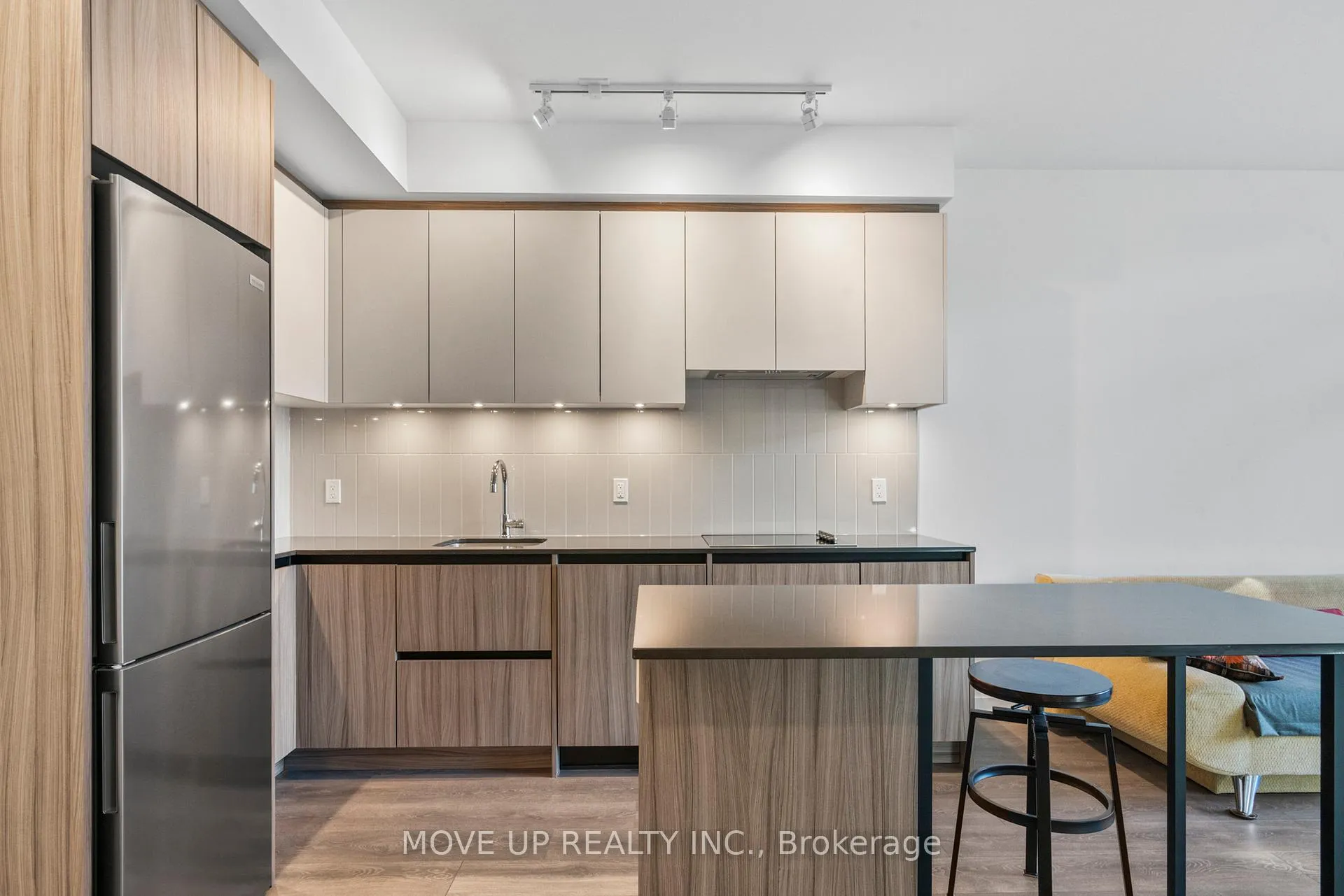 Photo 6 of Unit 407, 8 Beverley Glen Boulevard, Vaughan, Beverley Glen — HOMEH