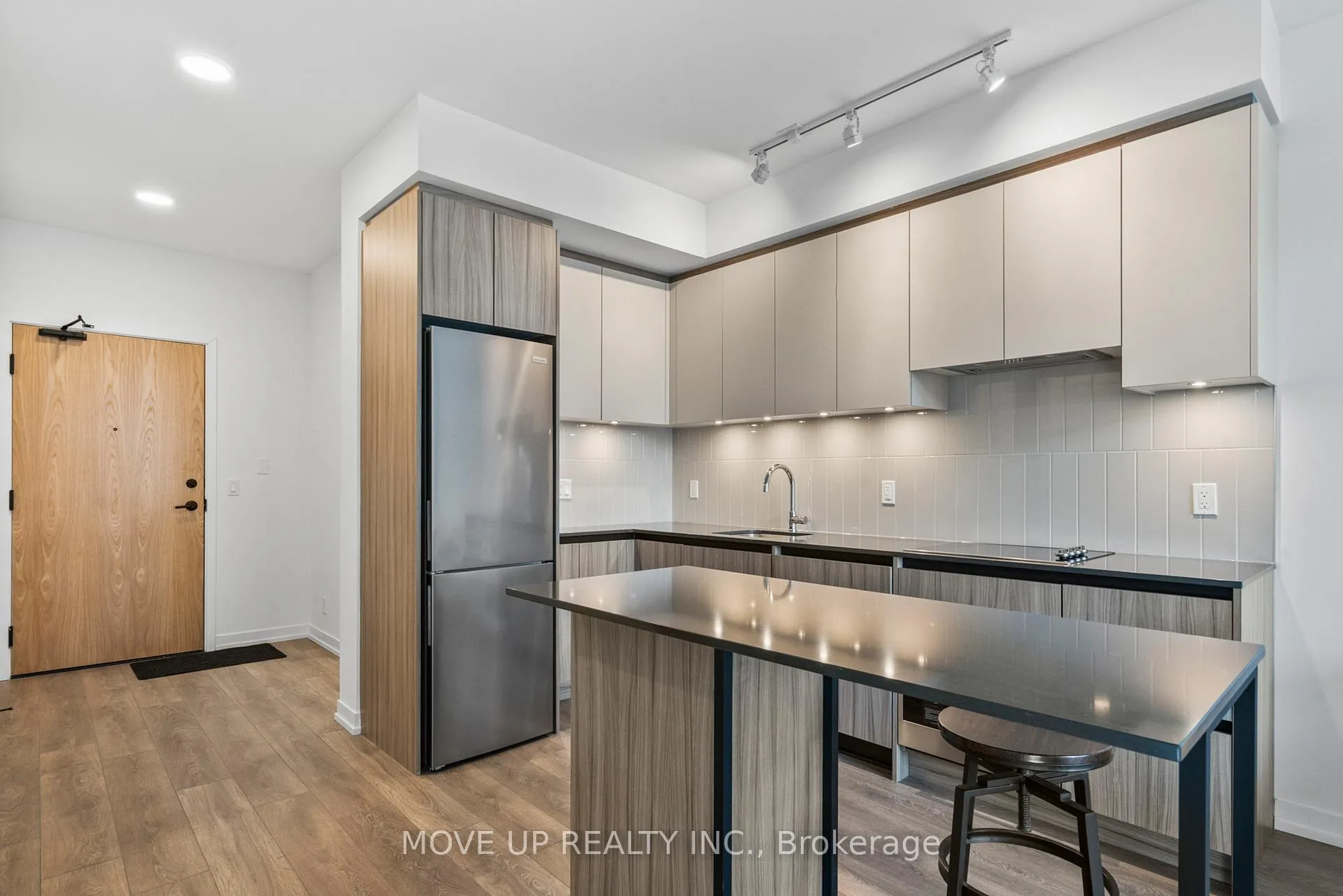 Photo 7 of Unit 407, 8 Beverley Glen Boulevard, Vaughan, Beverley Glen — HOMEH