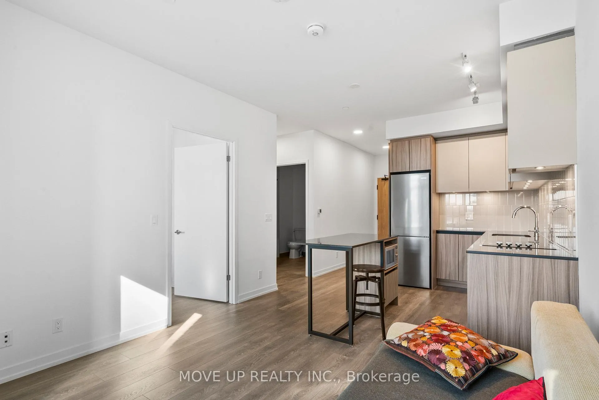 Photo 10 of Unit 407, 8 Beverley Glen Boulevard, Vaughan, Beverley Glen — HOMEH