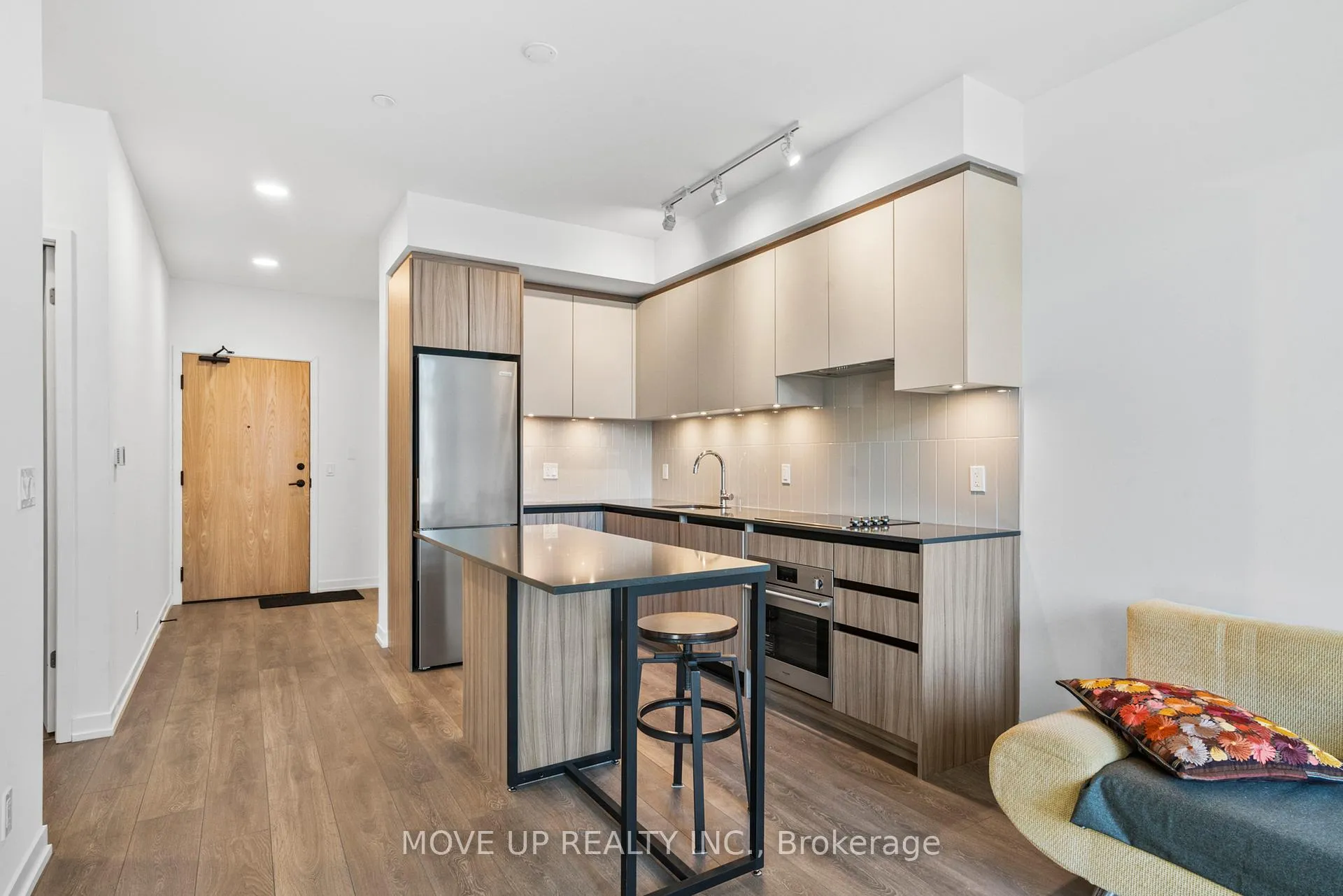 Photo 12 of Unit 407, 8 Beverley Glen Boulevard, Vaughan, Beverley Glen — HOMEH