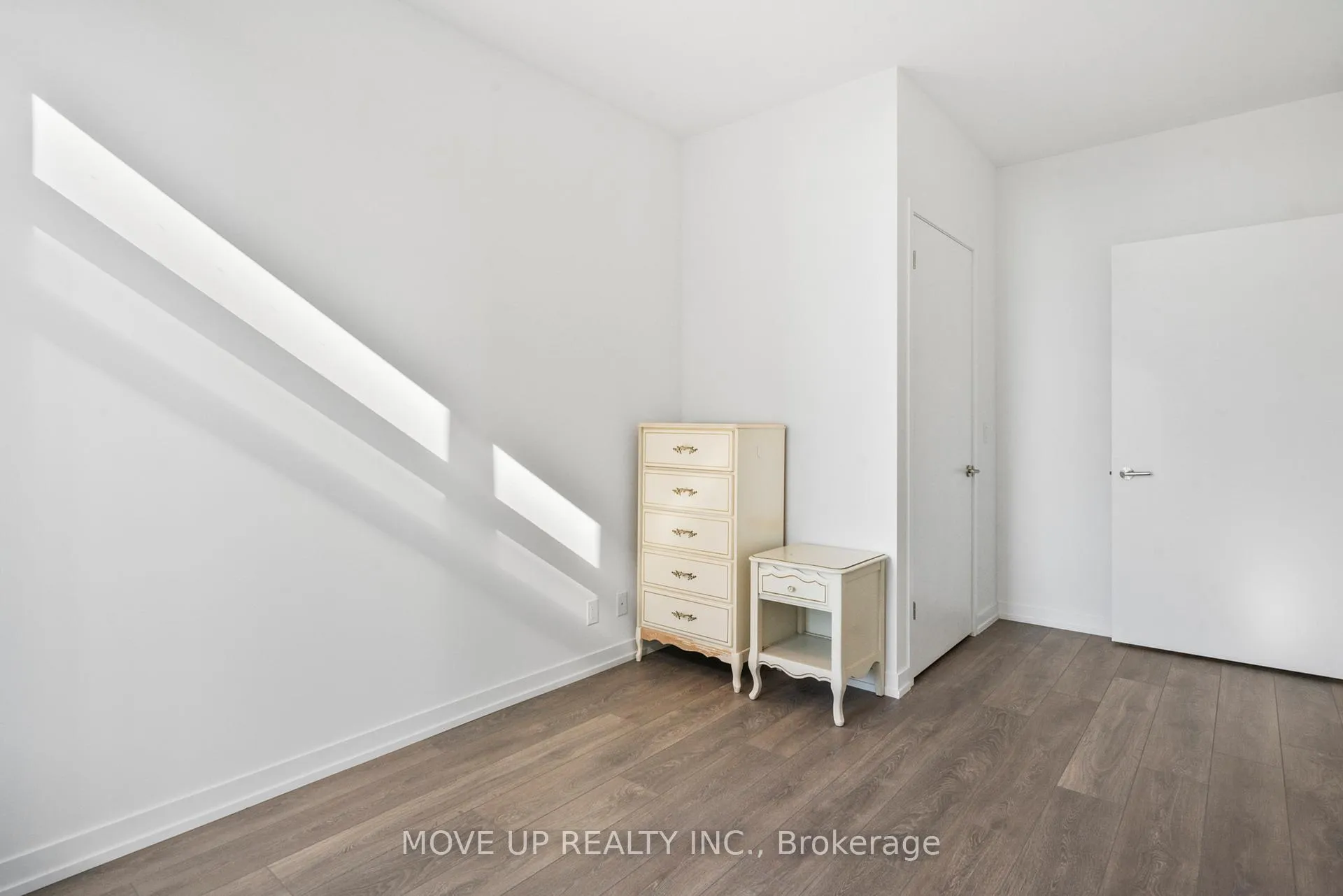Photo 14 of Unit 407, 8 Beverley Glen Boulevard, Vaughan, Beverley Glen — HOMEH